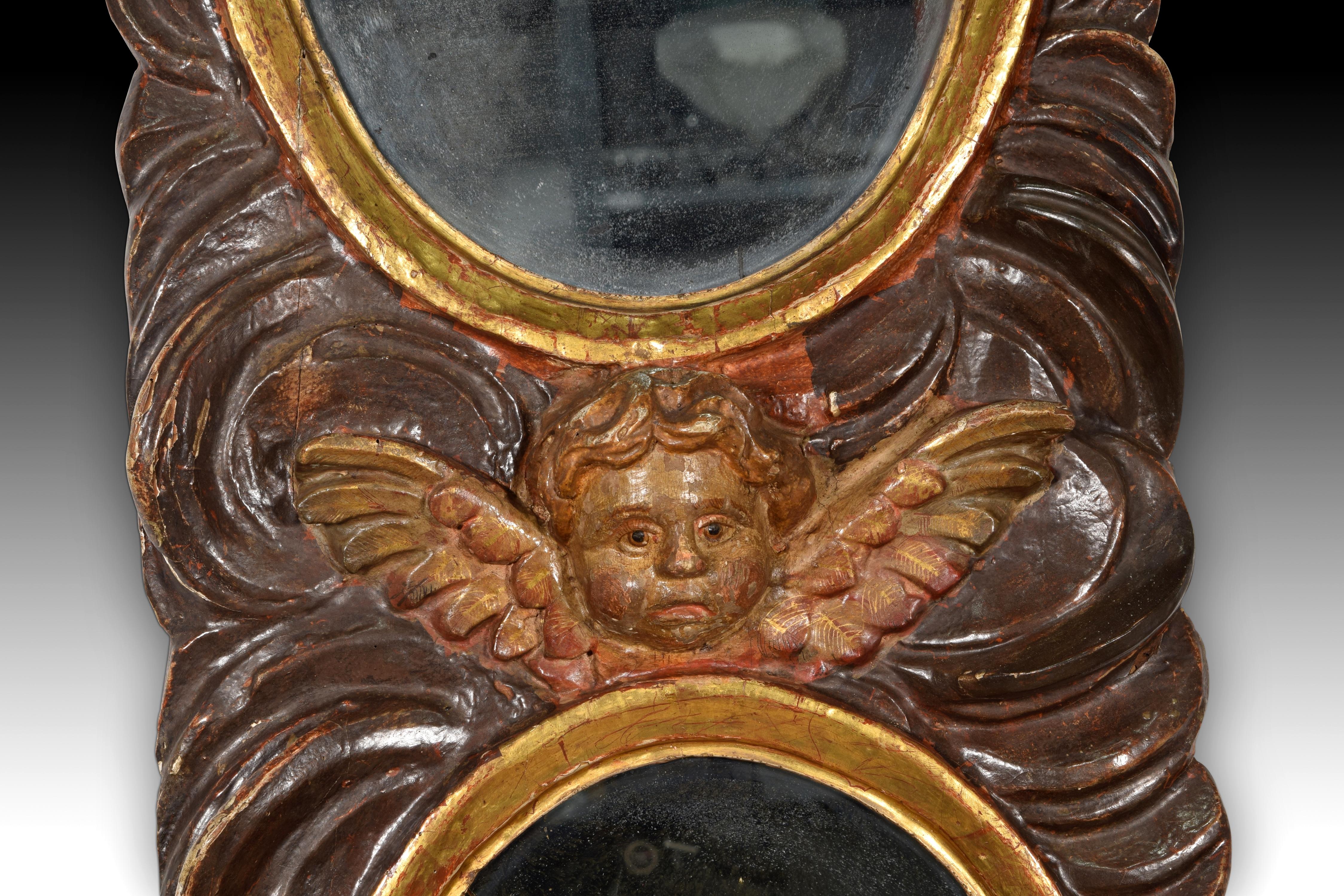 Mirror with angel heads. Carved and polychrome pine wood. Spanish school, 18th c In Fair Condition For Sale In Madrid, ES