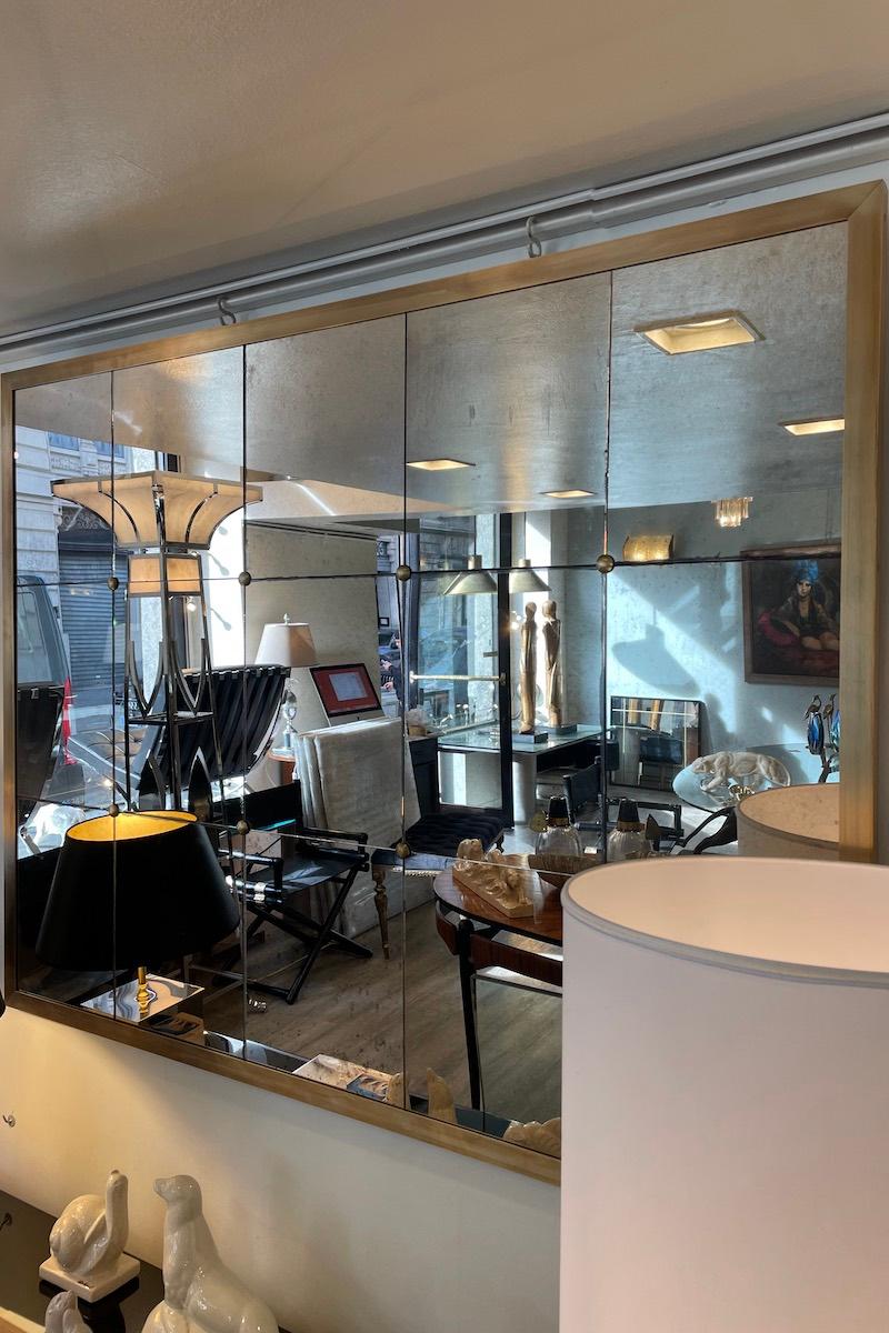 Laiton Miroir avec verre ancien et cadre en laiton en forme de L