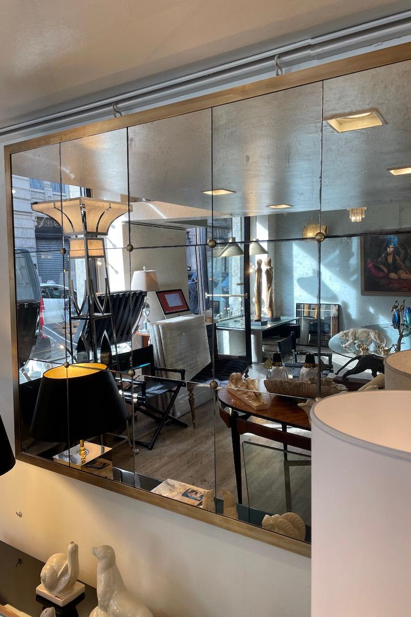 Miroir avec verre ancien et cadre en laiton en forme de L 1