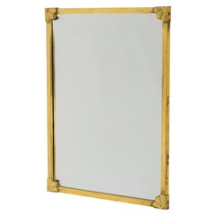 Specchio con cornice in ottone, angoli decorati con motivi a forma di conchiglia, fine del XX secolo
