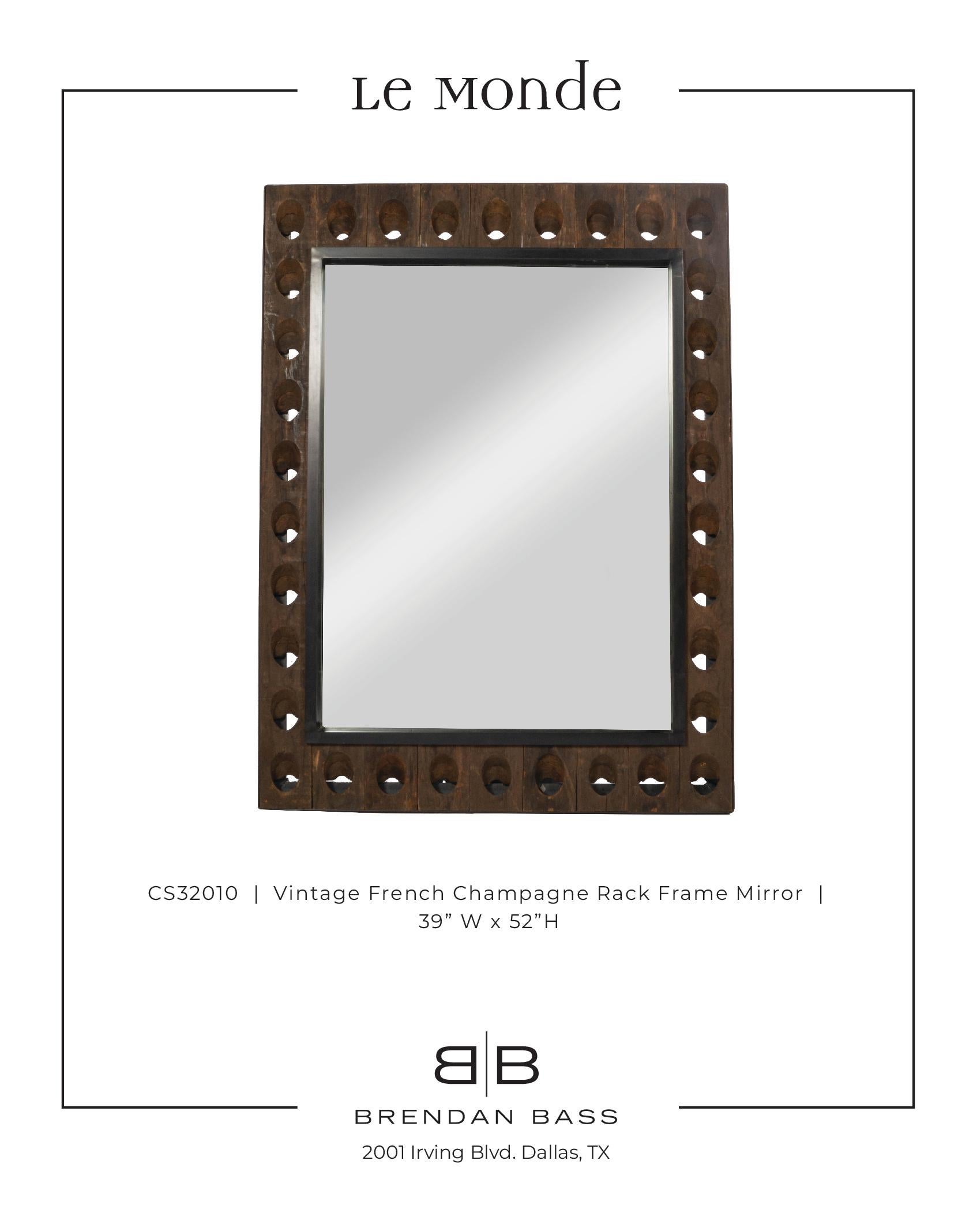 Spiegel mit Rahmen aus französischem Vintage Champagnerregal  im Zustand „Gut“ im Angebot in Dallas, TX