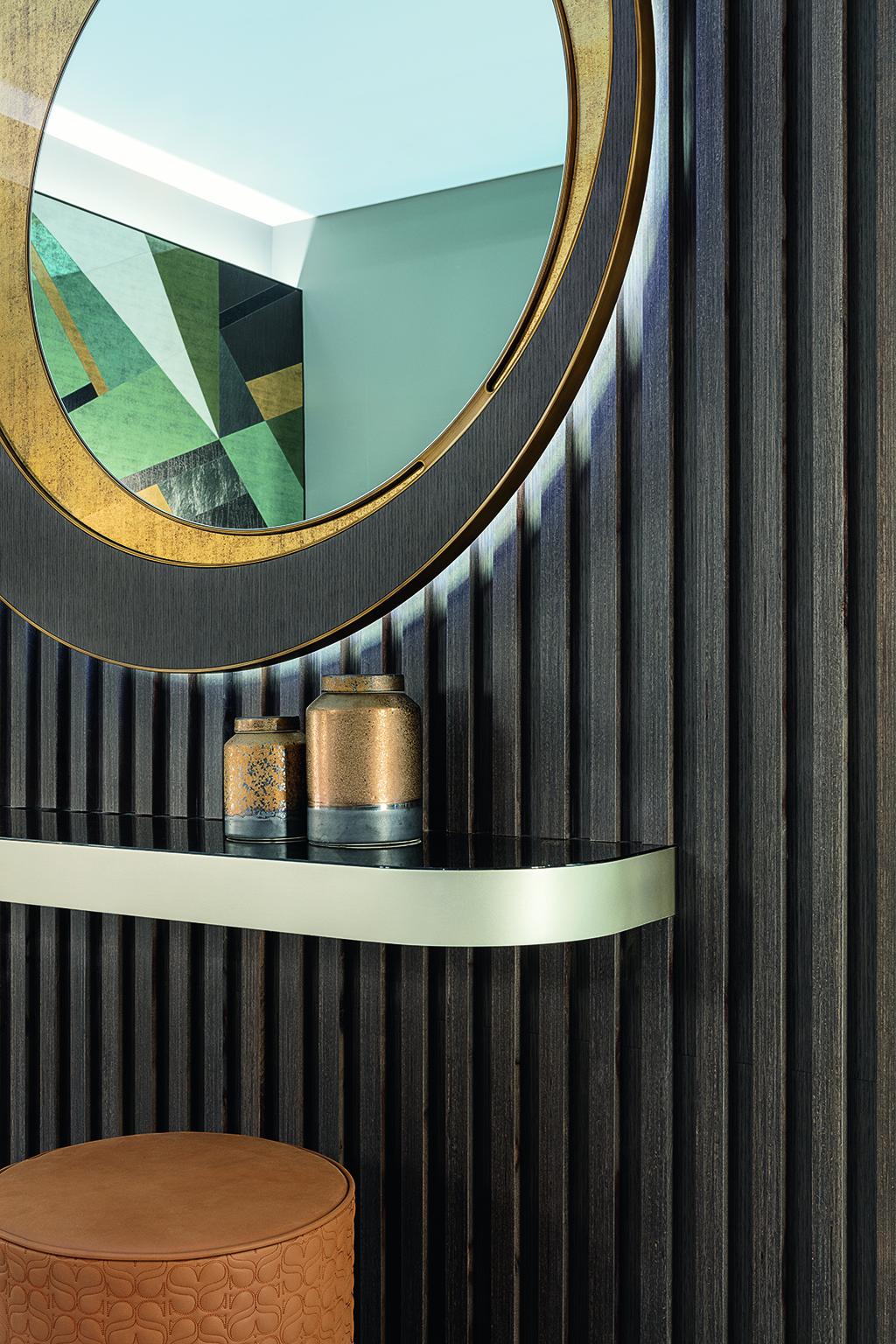 Spiegel mit Rahmen aus poliertem Massivholz, Bronze-Finish, dekorativer Einsatz (21. Jahrhundert und zeitgenössisch) im Angebot