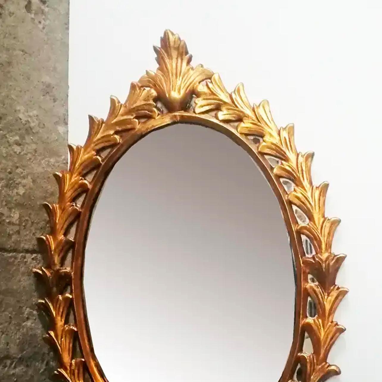 Italian Mirror Large Wooden Acanthus Leaves Glod Leaf Mid-20th Century.  Italy For Sale