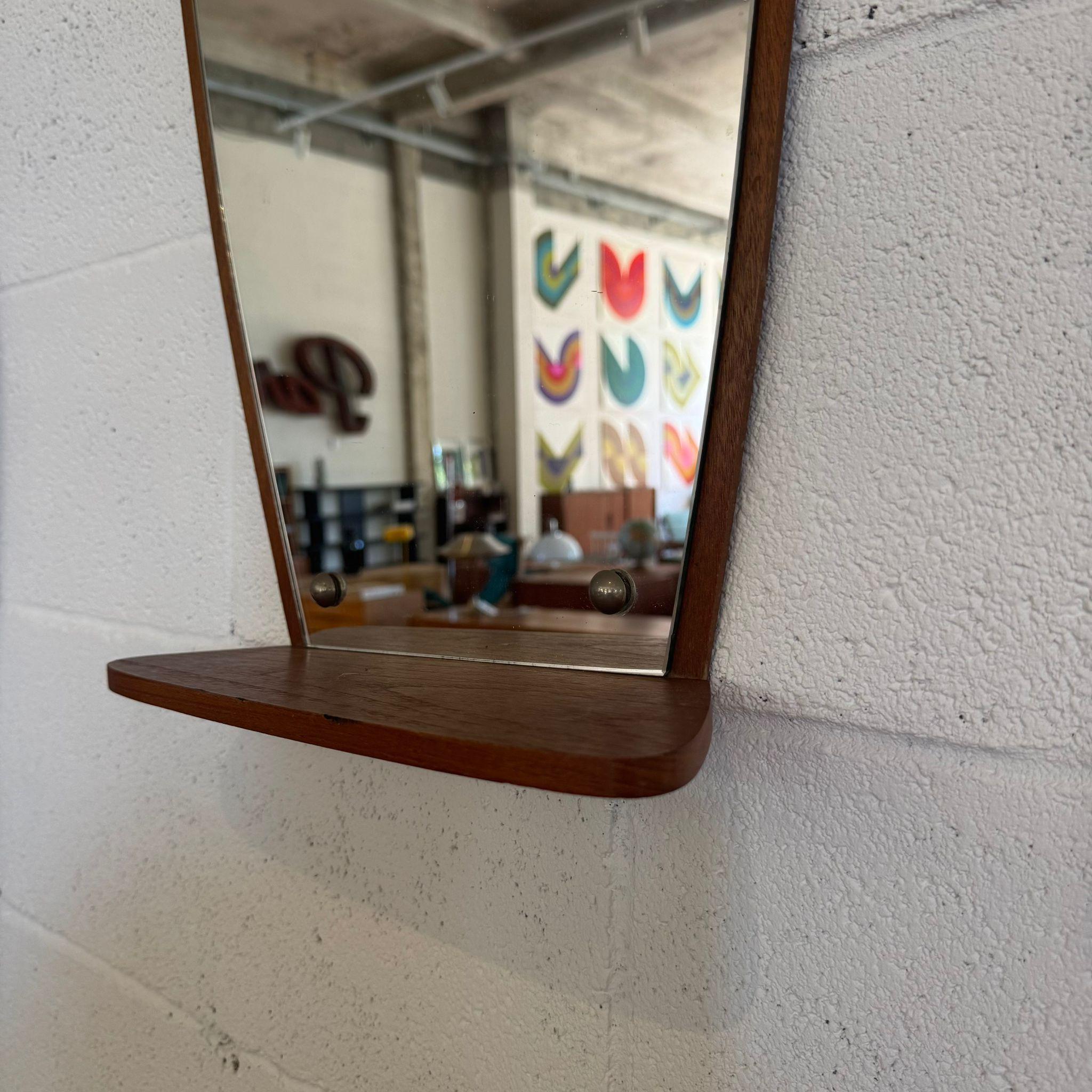 Mirror with shelf in teak, Denmark 1960 In Good Condition For Sale In Torino, IT