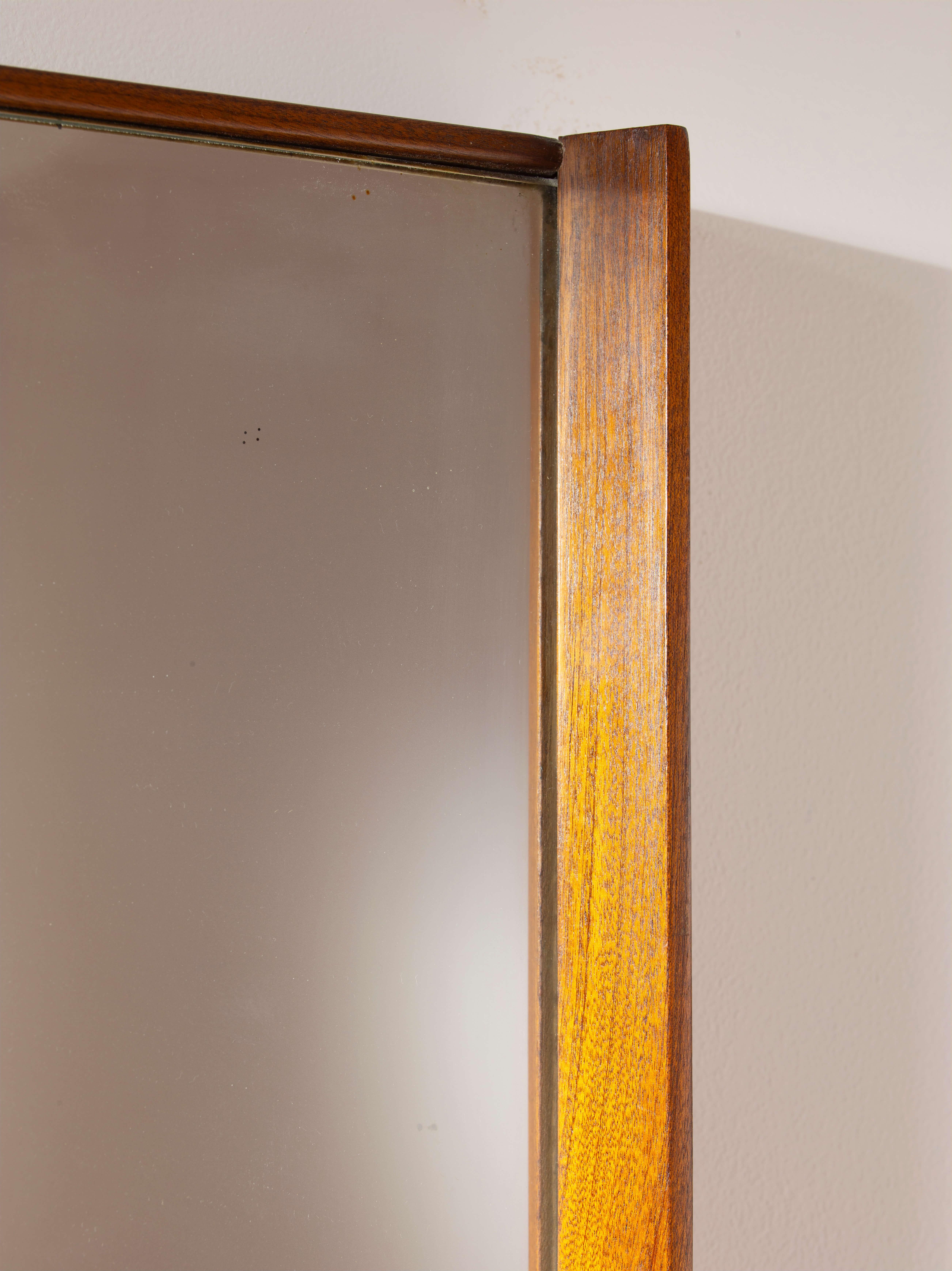 Miroir avec cadre en bois de teck, fabrication italienne, années 1960 en vente 2