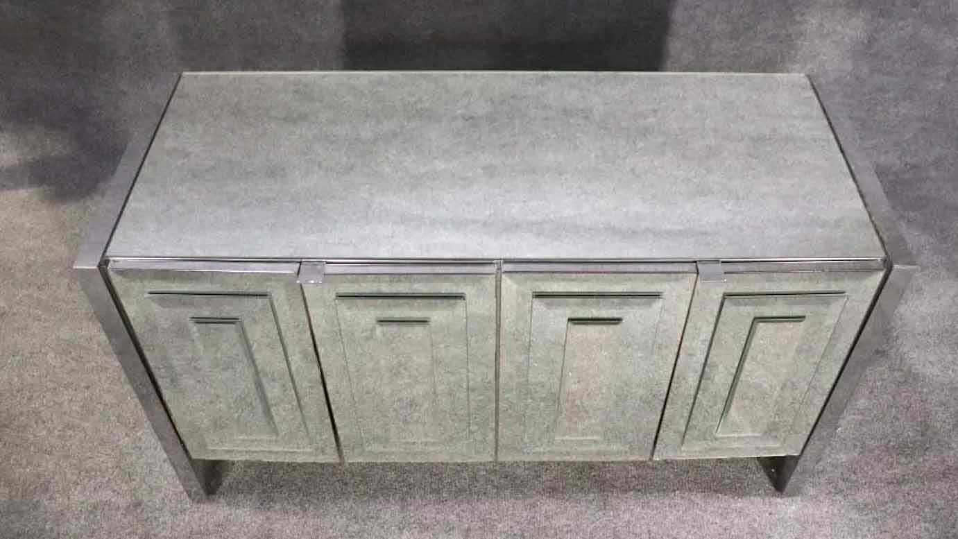 Armoire à glace par Ello en vente 1
