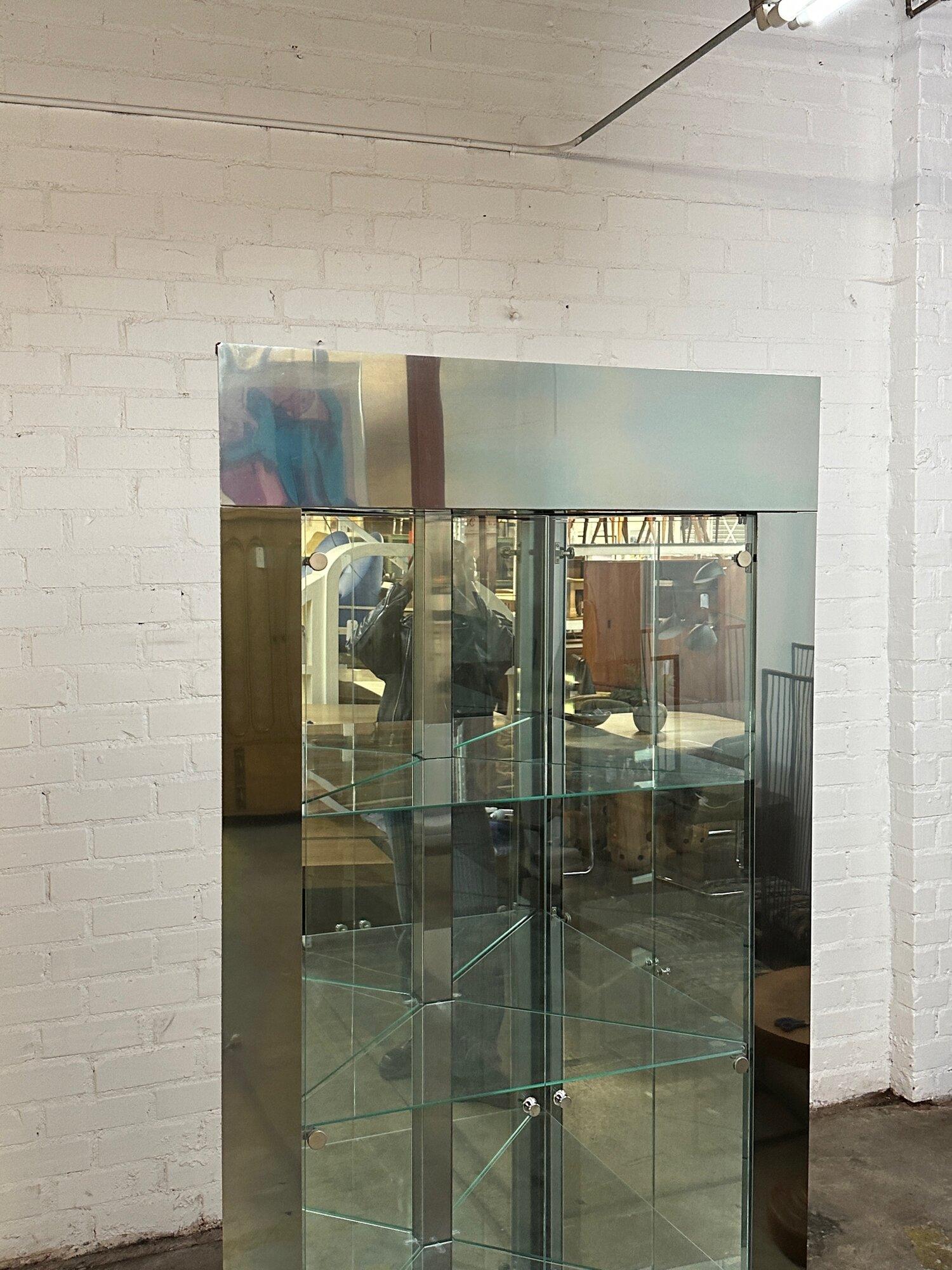 Mirrored chrome and glass corner cabinet For Sale 6