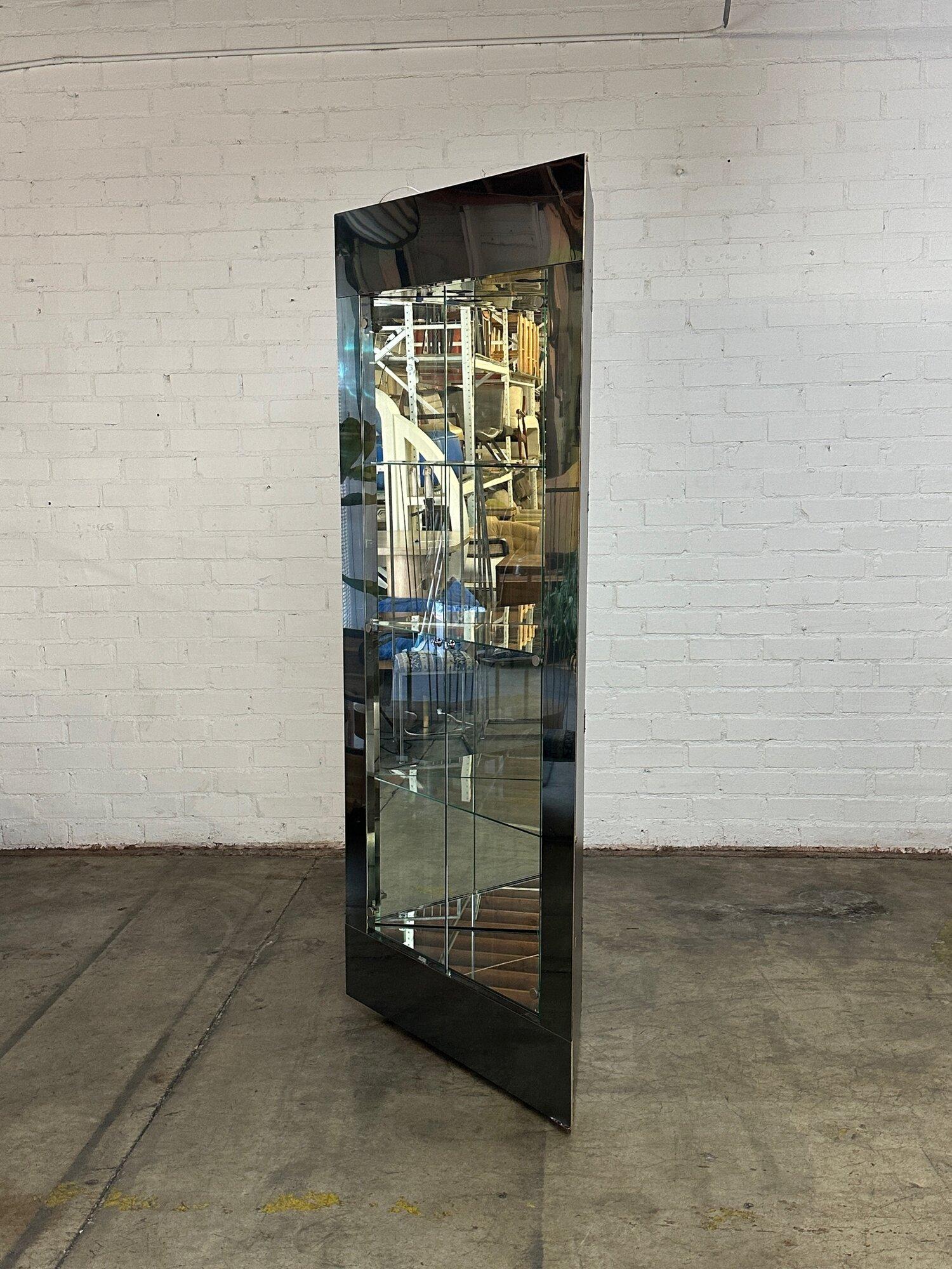 Mirrored chrome and glass corner cabinet For Sale 10