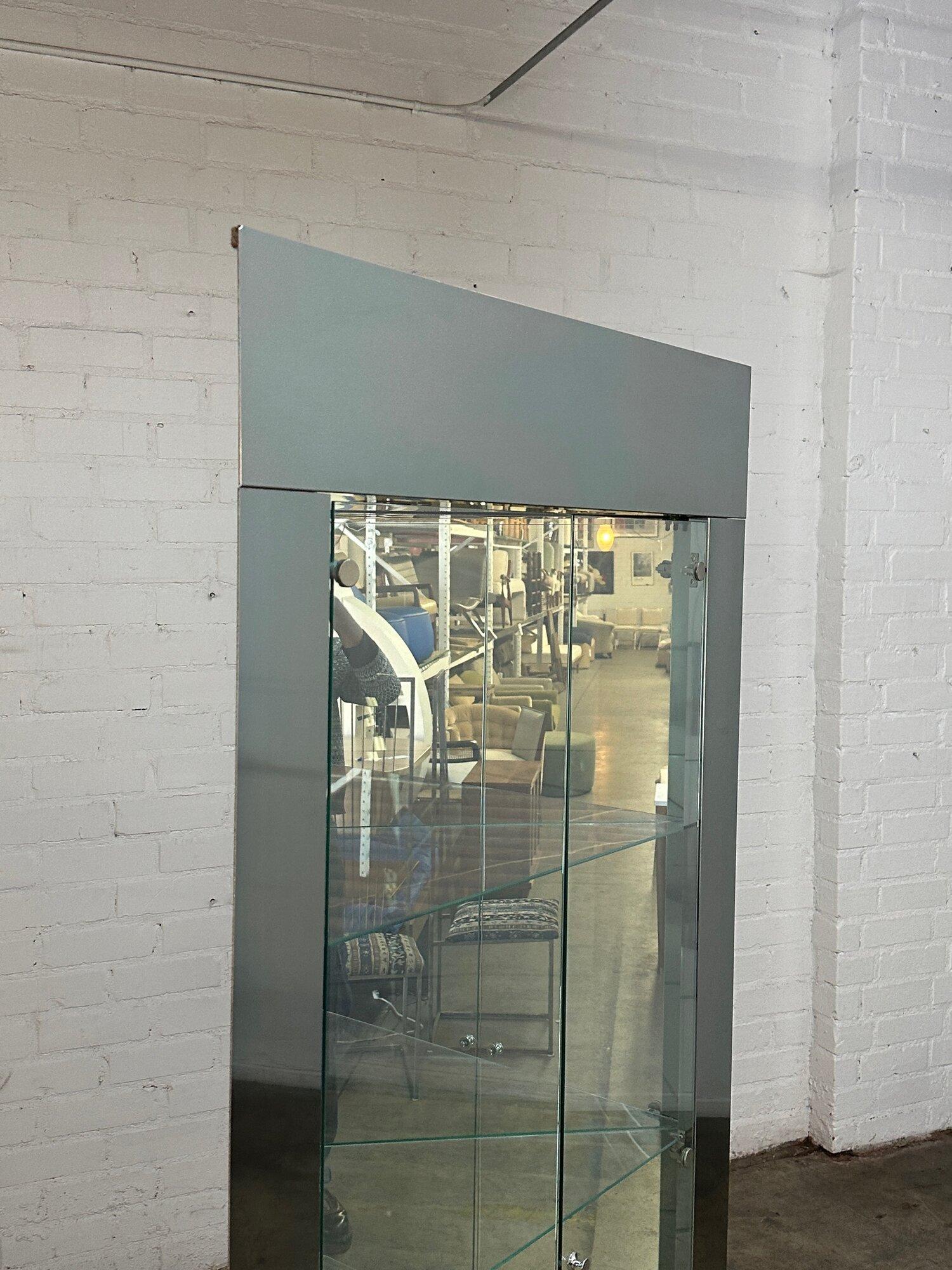 Late 20th Century Mirrored chrome and glass corner cabinet For Sale