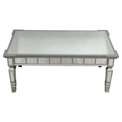 Mesa de centro con espejos