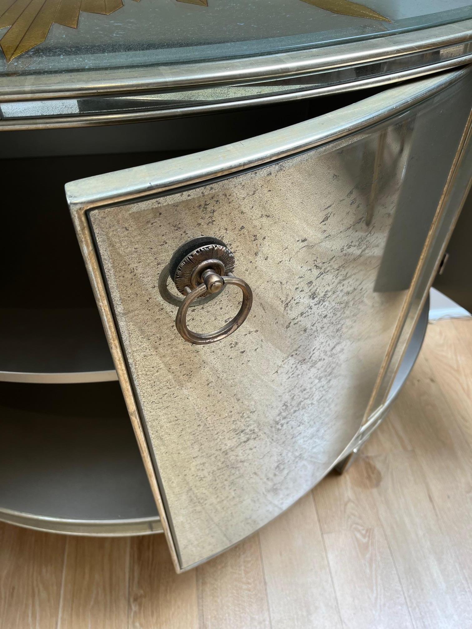 Américain Console Demi Lune en miroir avec élément étoilé doré et gravé en vente