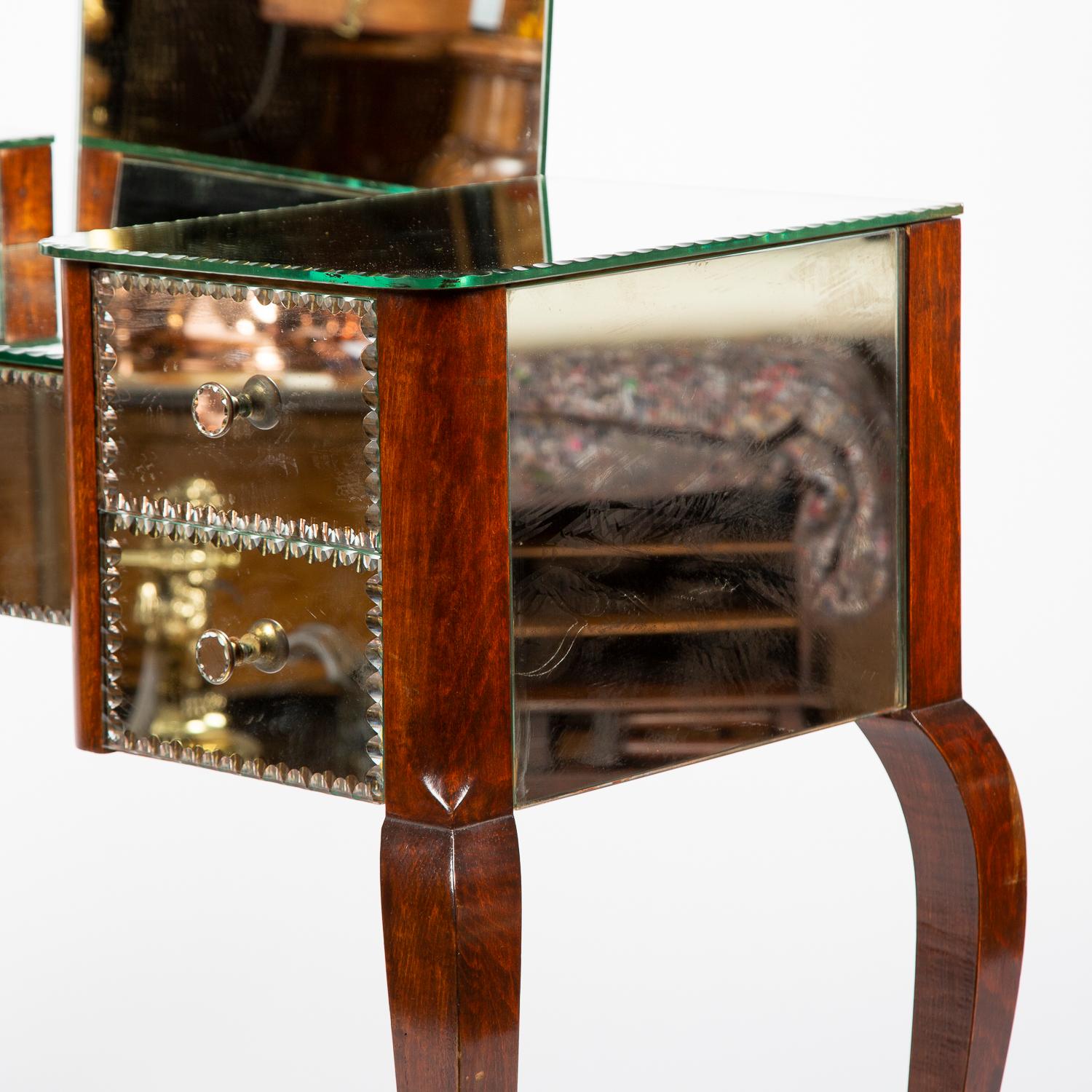 Mirrored Dressing Table In Good Condition In London, GB