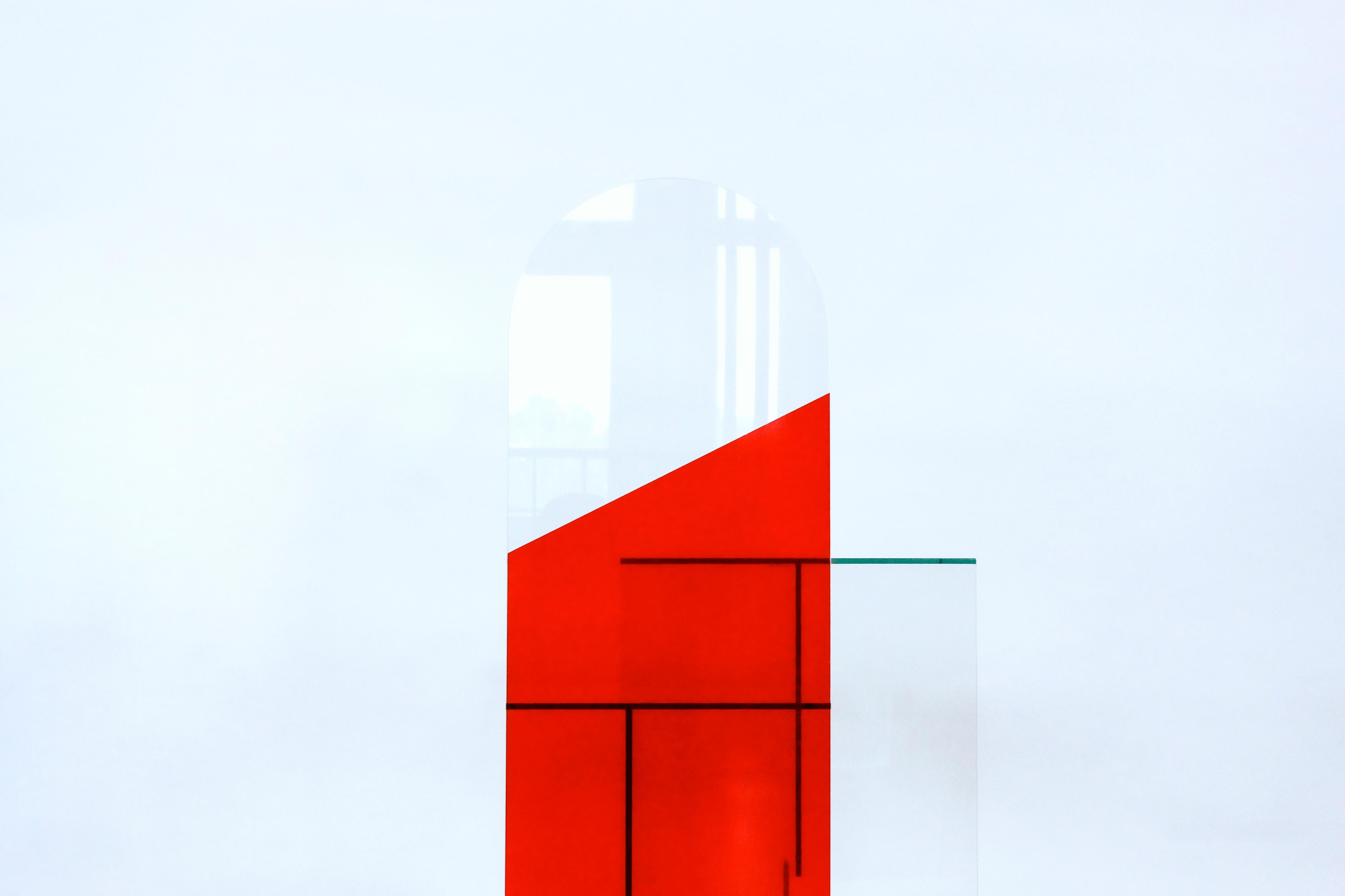 Table à fermoirs contemporaine en verre miroir de Jan Farn Chi Neuf - En vente à Geneve, CH