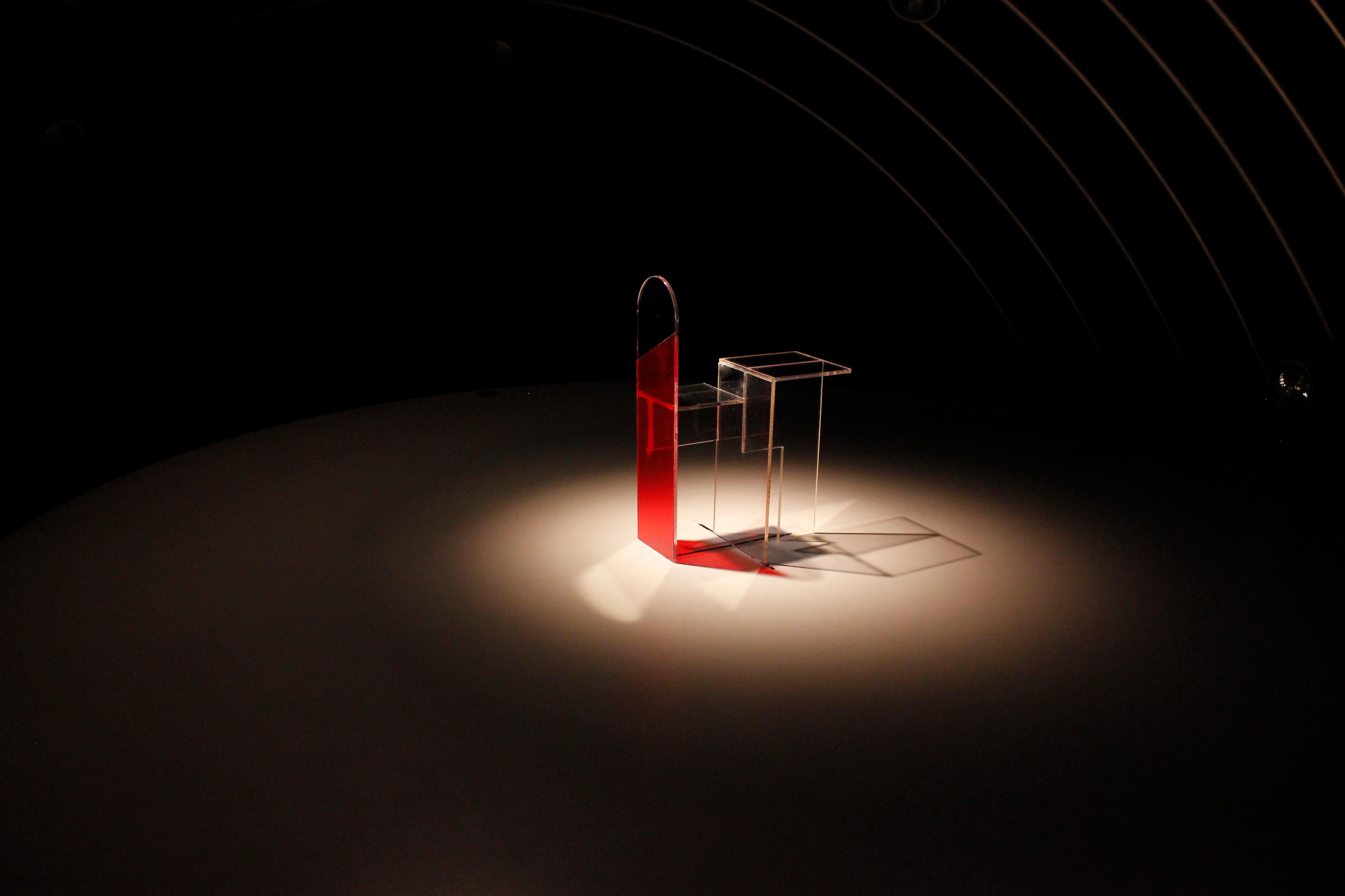 XXIe siècle et contemporain Table à fermoirs contemporaine en verre miroir de Jan Farn Chi en vente