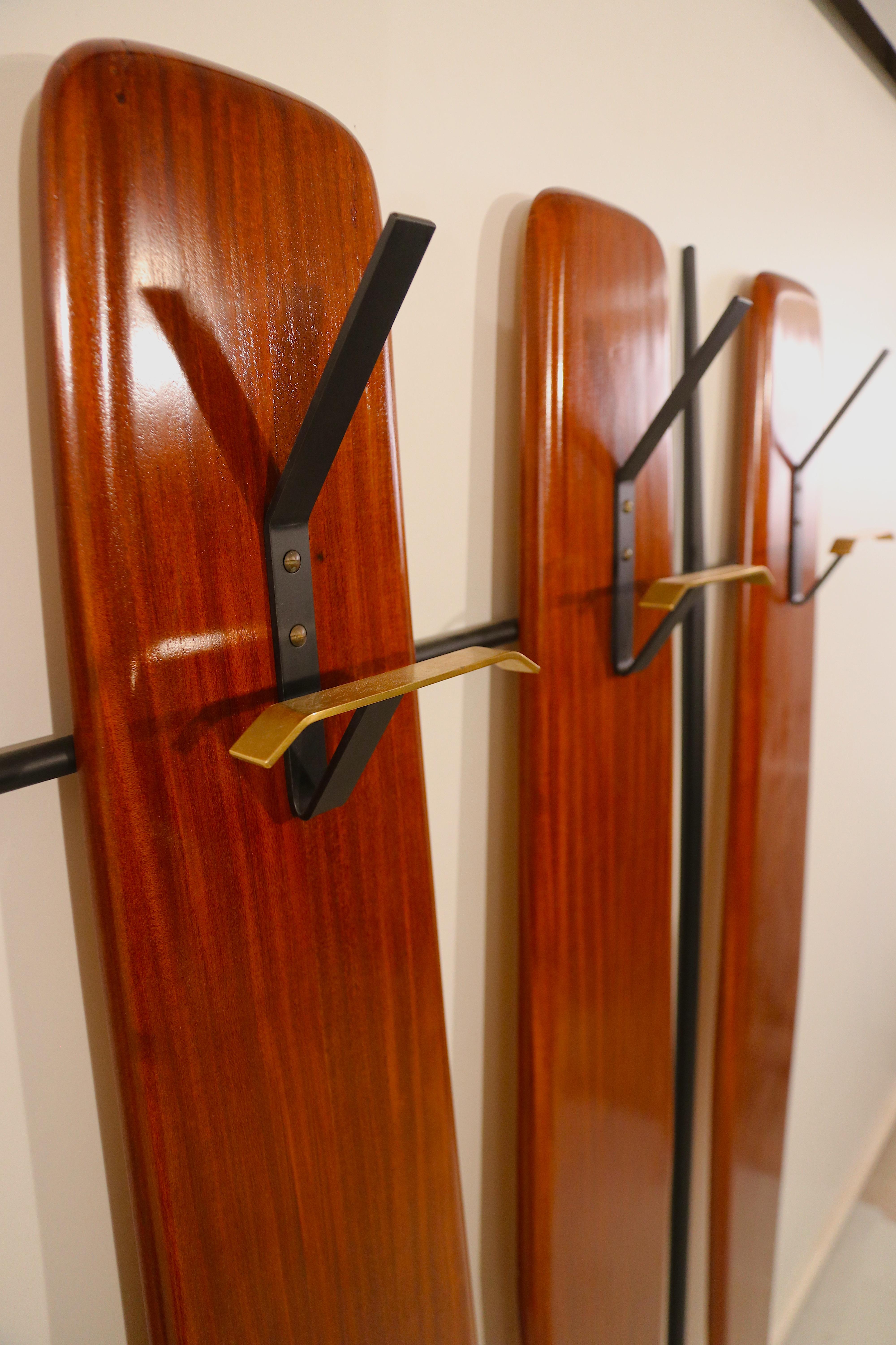 Mirrored Italian Coat and Hat Rack Attributed to Osvaldo Borsani In Excellent Condition For Sale In Amsterdam, NL