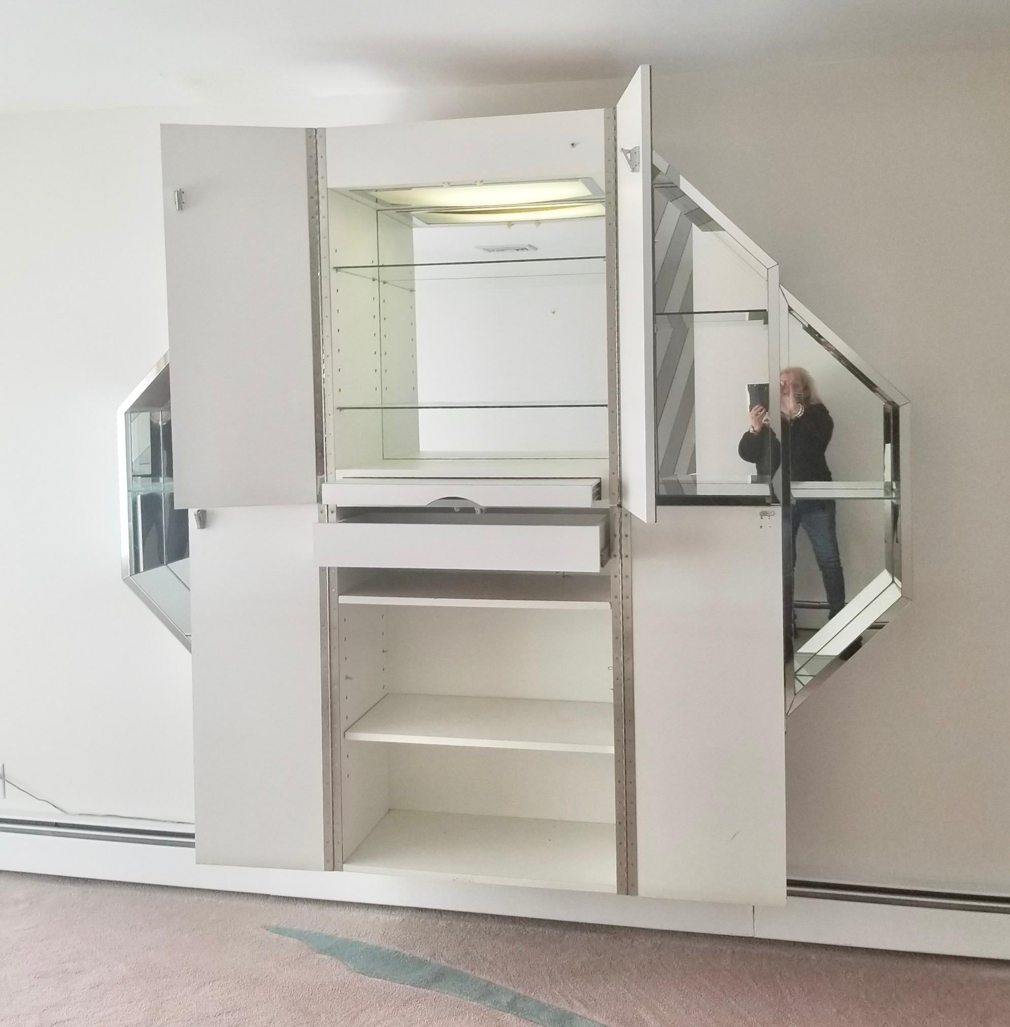 Mirrored Octagonal Wall-Mounted Bar Cabinet 7