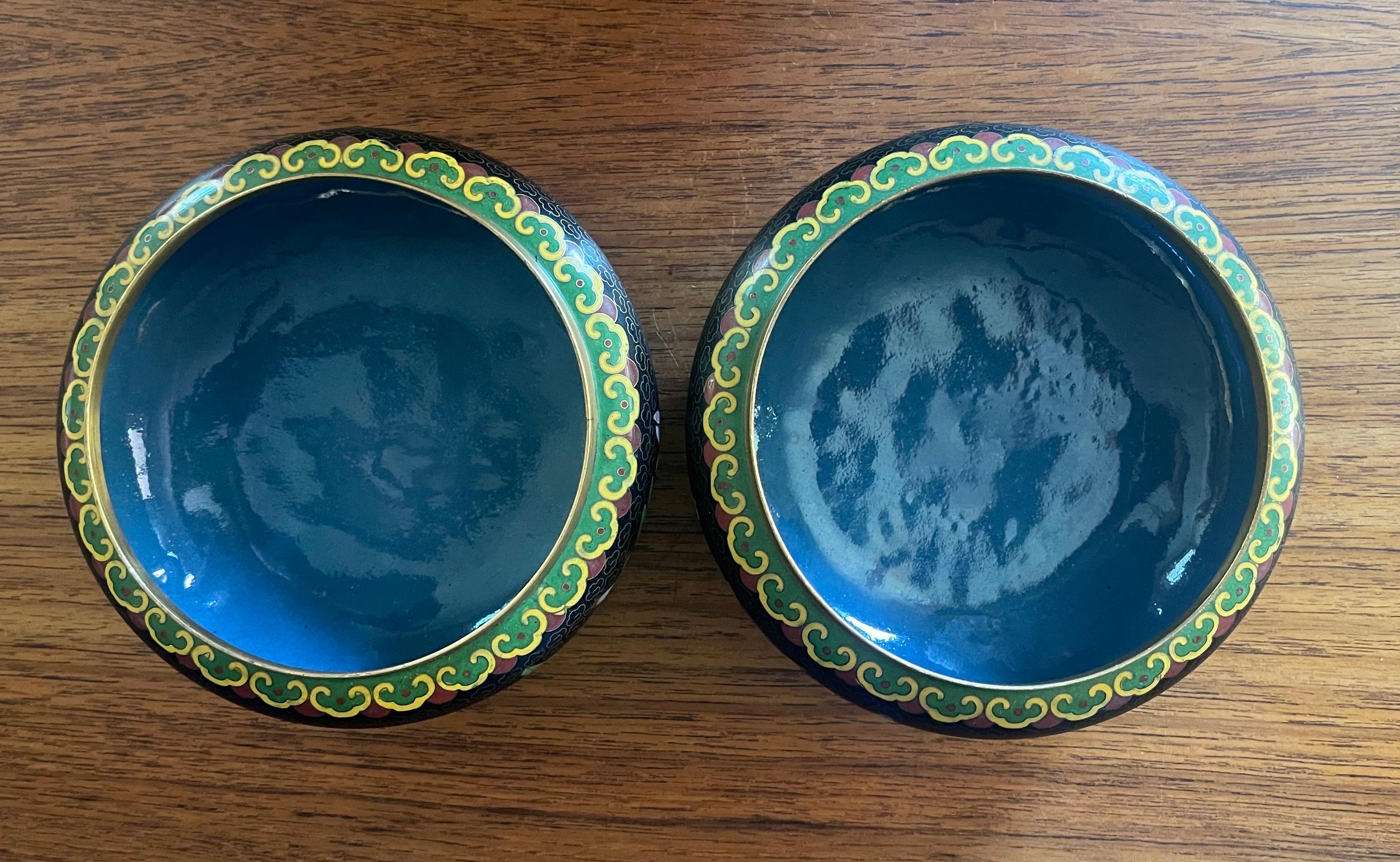 Mirrored Pair of Chinese Cloisonne Lidded Bowls with Floral Motif For Sale 6