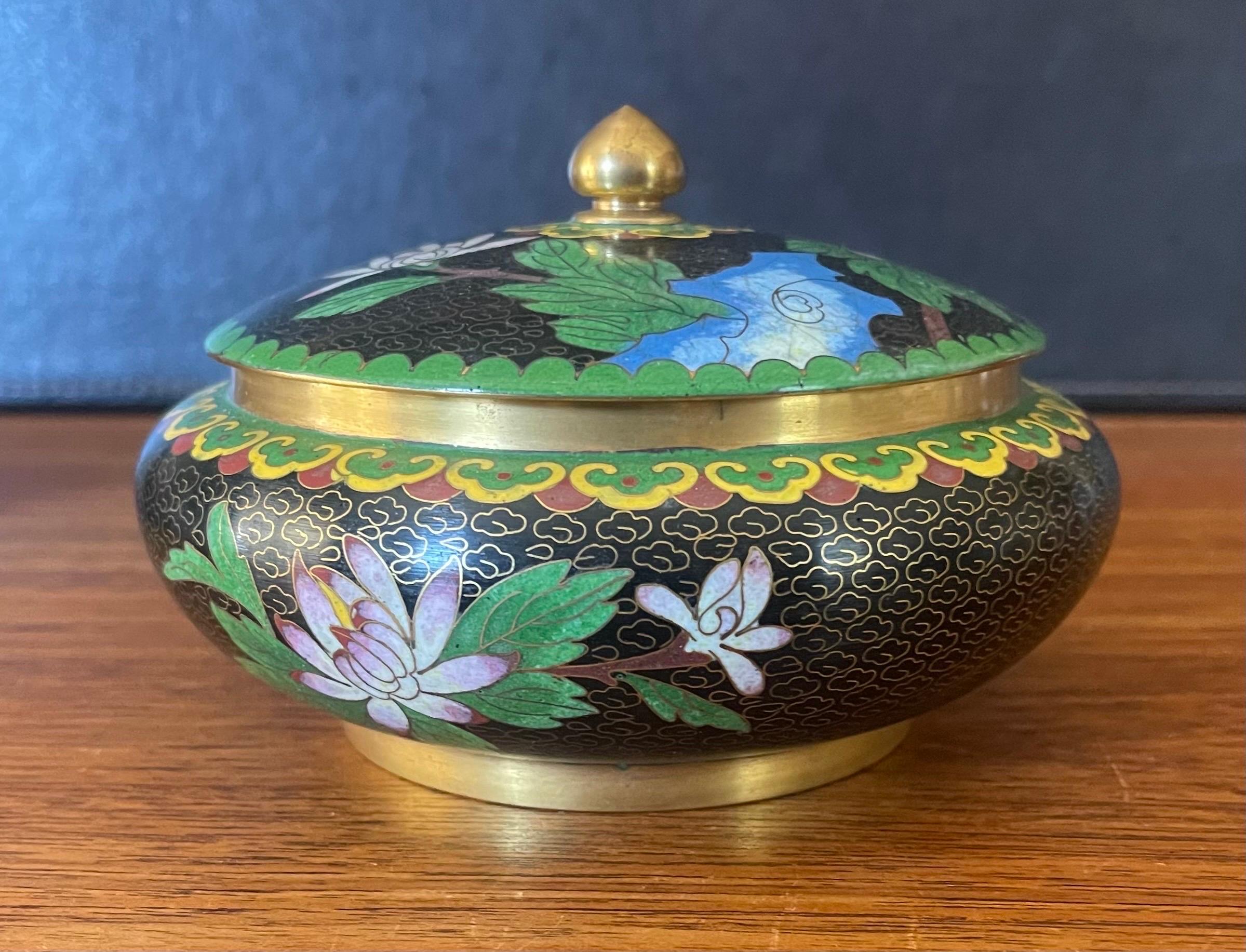Brass Mirrored Pair of Chinese Cloisonne Lidded Bowls with Floral Motif For Sale