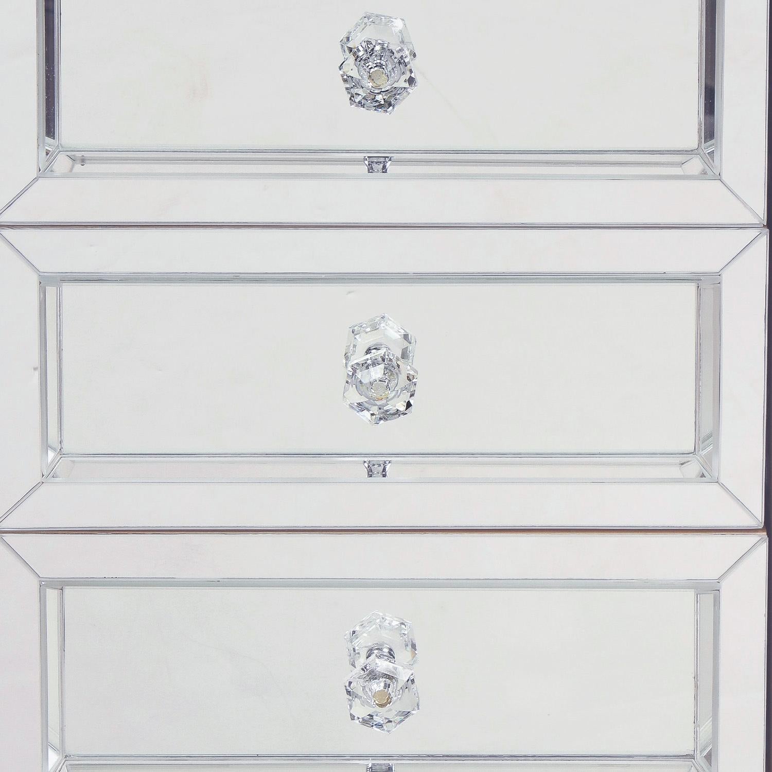 American Mirrored Pair of Neoclassical Diamond Cut Front Nightstands For Sale
