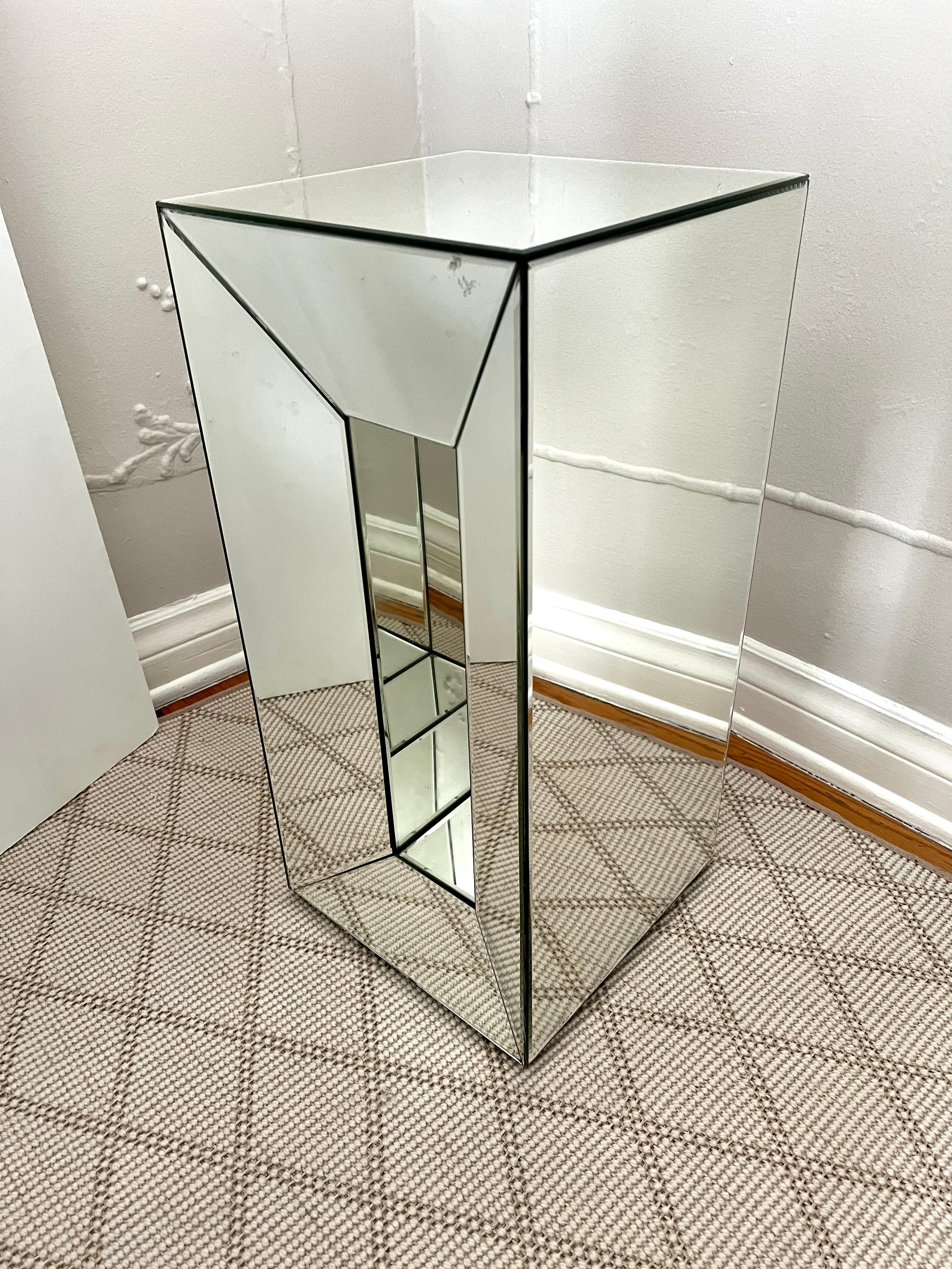 Mirrored Pedestal with Cut Out In Good Condition For Sale In Los Angeles, CA