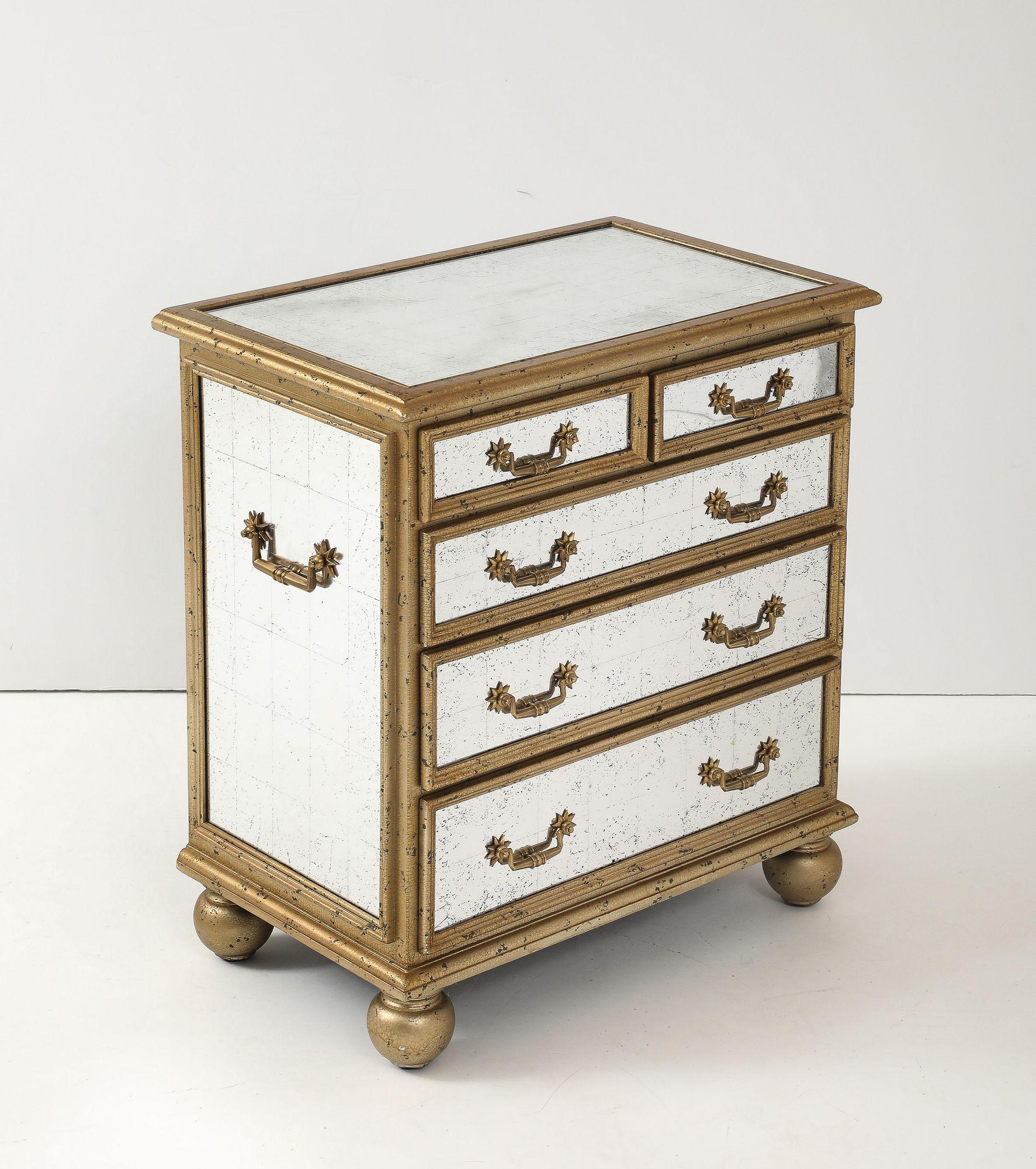 Coffre étoilé avec miroir en vente 6