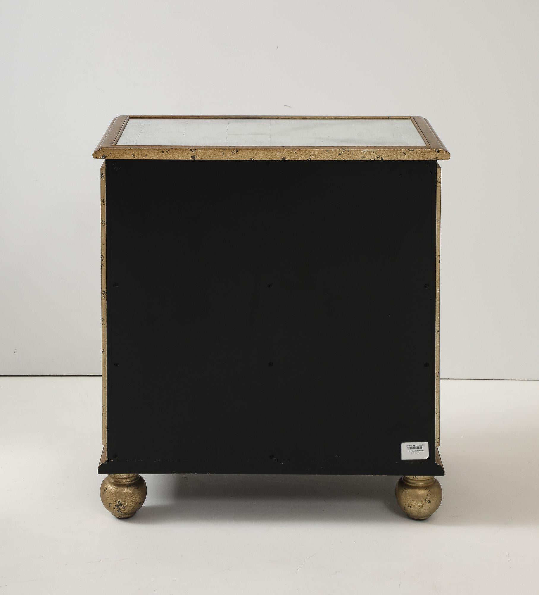 Coffre étoilé avec miroir en vente 1