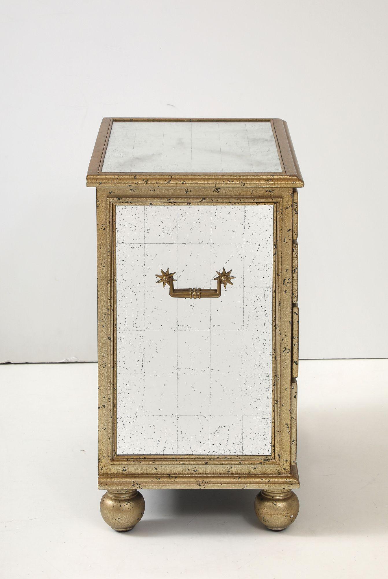Coffre étoilé avec miroir en vente 2