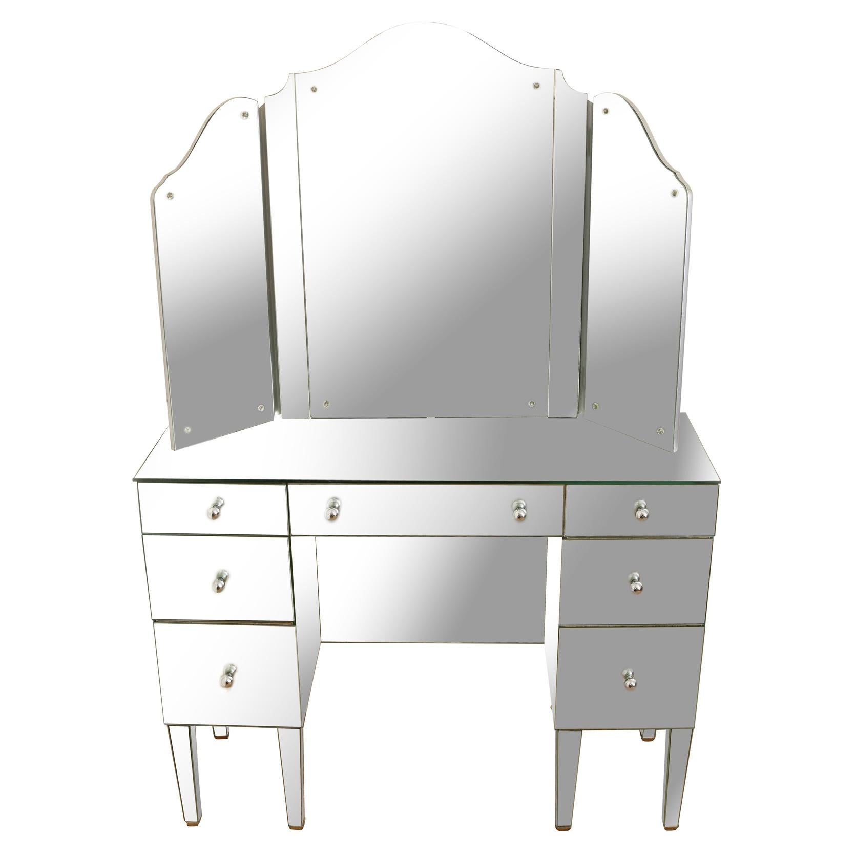Mirrored Vanity Table With Trifold Mirror In Good Condition For Sale In Locust Valley, NY