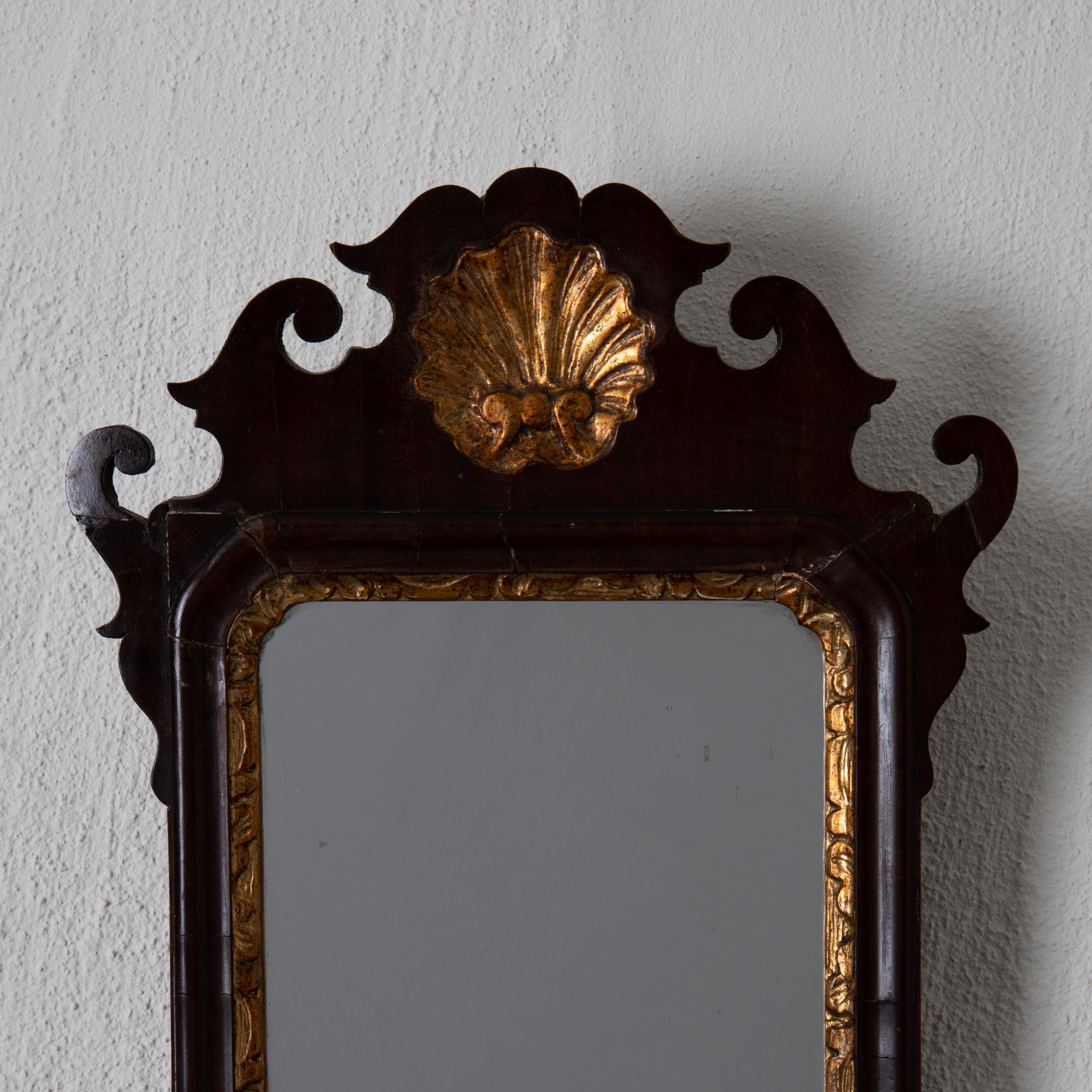 Mirrored Wall Sconce English Mahogany Gilded Queen Anne England In Good Condition In New York, NY