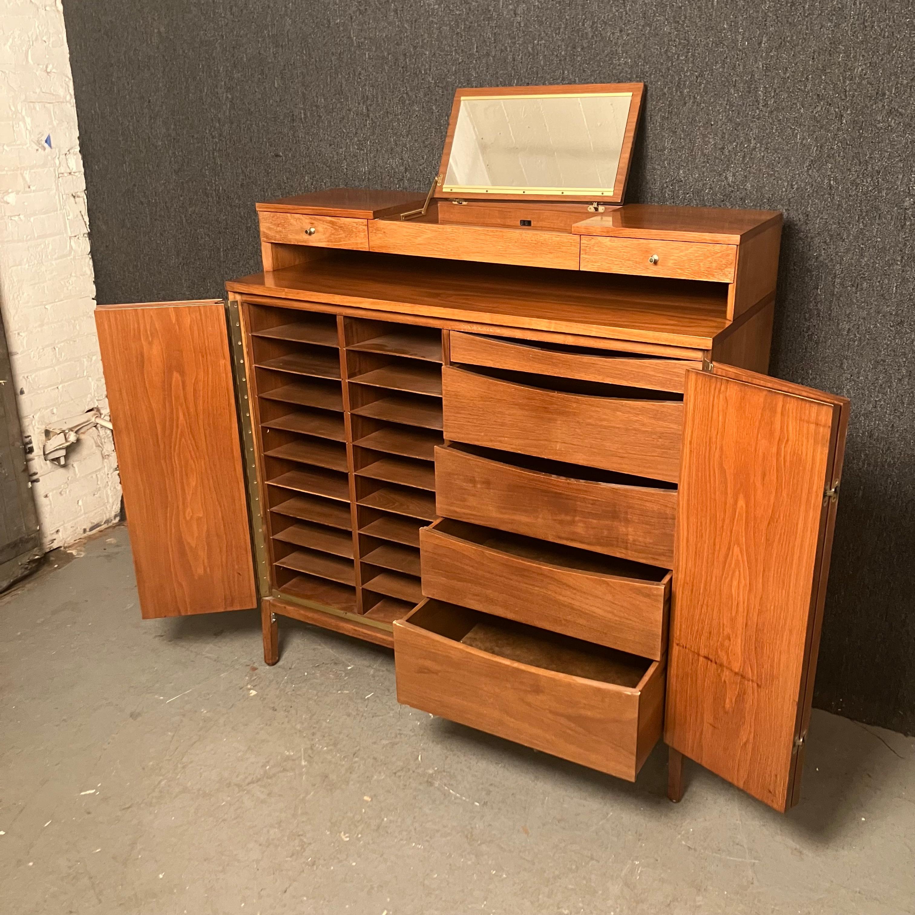Beautiful vintage walnut gentleman's chest designed by Paul McCobb for his iconic mid-century modern series by Calvin Furniture. Framed in a beautifully grained walnut veneer, this impressive piece opens to reveal twenty wooden cubbyholes alongside