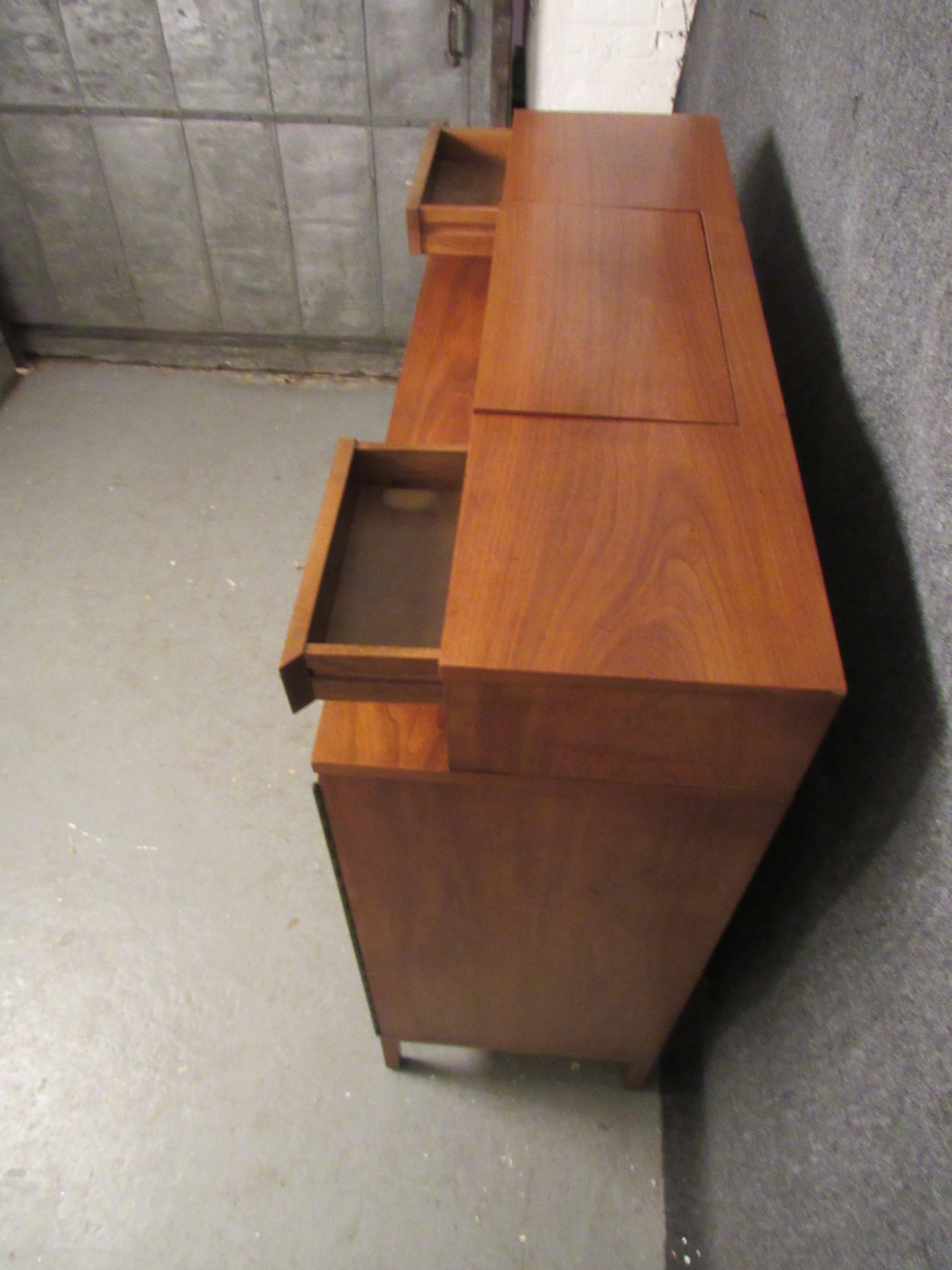 Paul McCobb for Calvin Furniture Gentleman's Chest In Good Condition For Sale In Brooklyn, NY