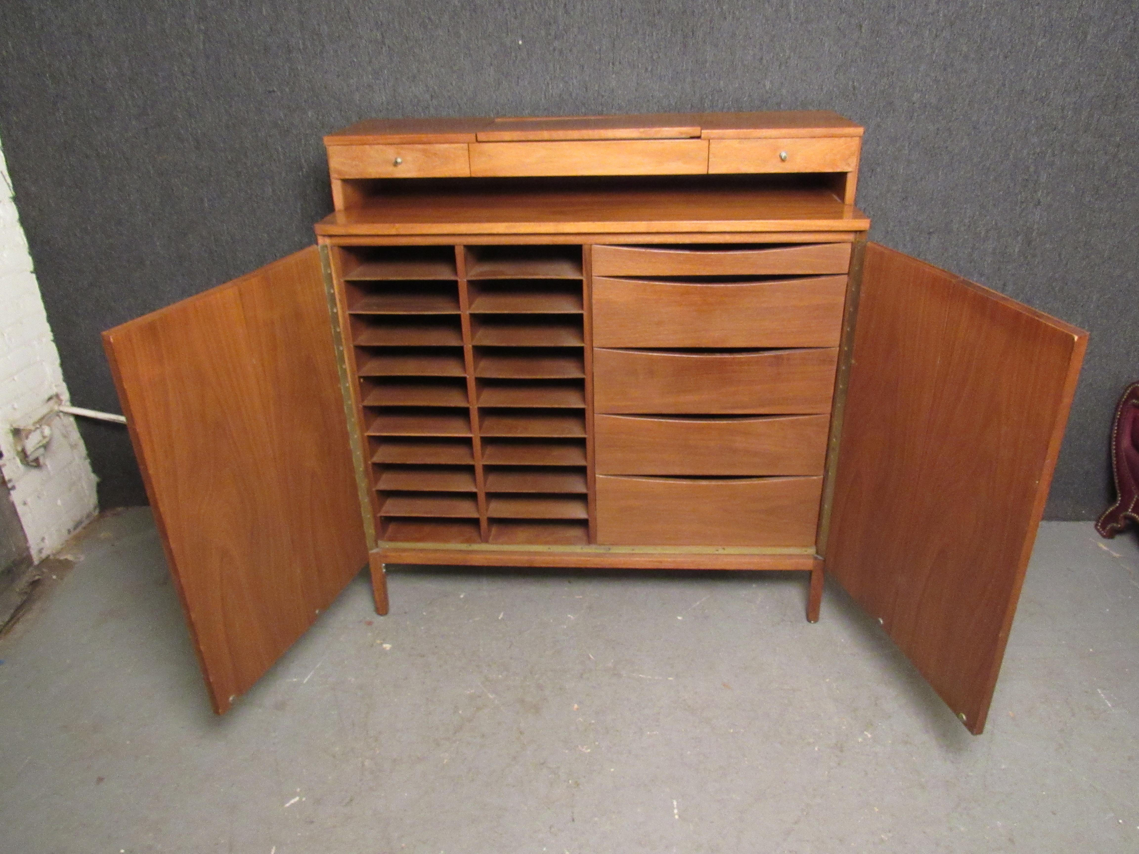 20th Century Paul McCobb for Calvin Furniture Gentleman's Chest For Sale