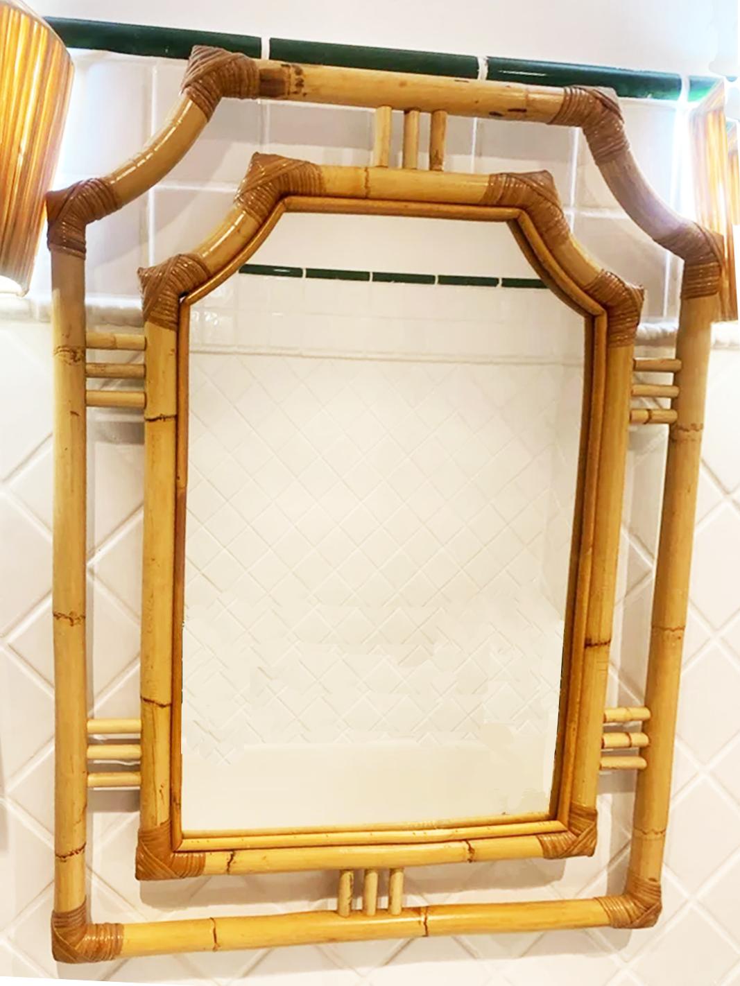 Mid century bamboo mirror Marco Albini Style
Rectangular decorative mirror with pagoda-shaped top
It is a vintage natural fiber mirror ideal for any space and for the bathroom, entrance room, bedroom. It is ideal for any space