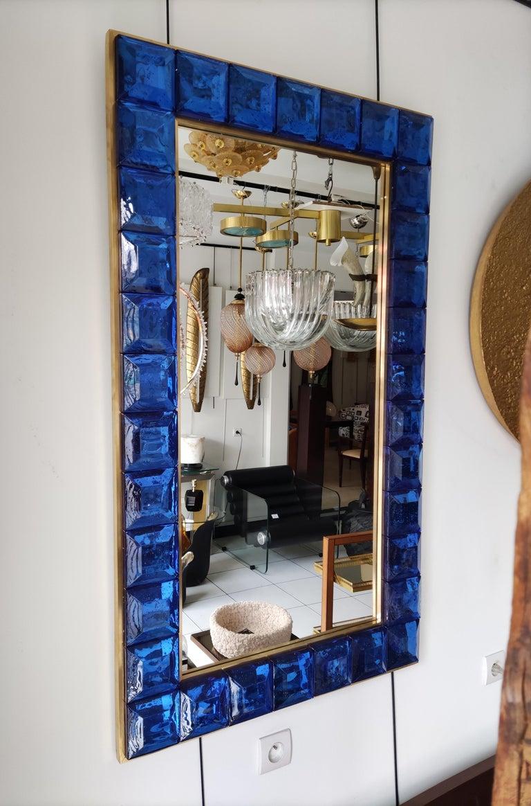 XXI secolo e contemporaneo Specchio in vetro di Murano blu e ottone in vendita