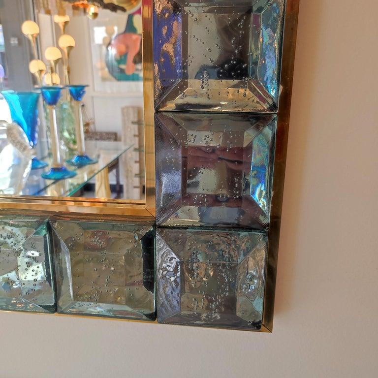 Laiton Miroir en verre de Murano vert céladon et laiton en vente