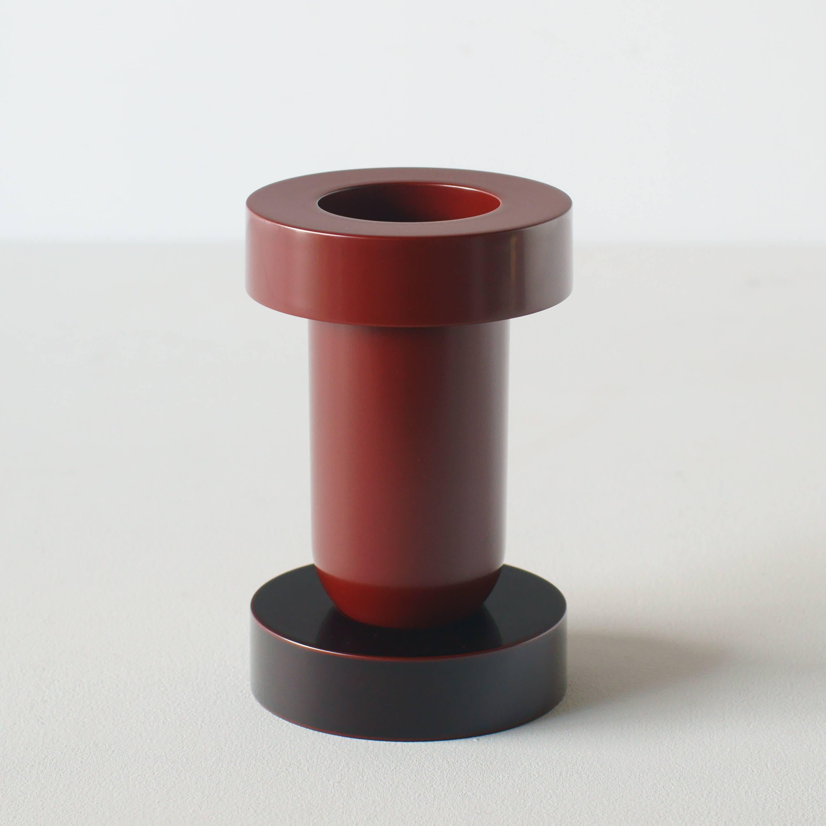 Mirto flower vase designed by Ettore Sottsass for Marutomi. This model is limited Japanese urushi laquer model. 
Japanese traditional urushi pigment is made from natural urushi tree, which has about 9,000 year’s history.
These two colors of dark