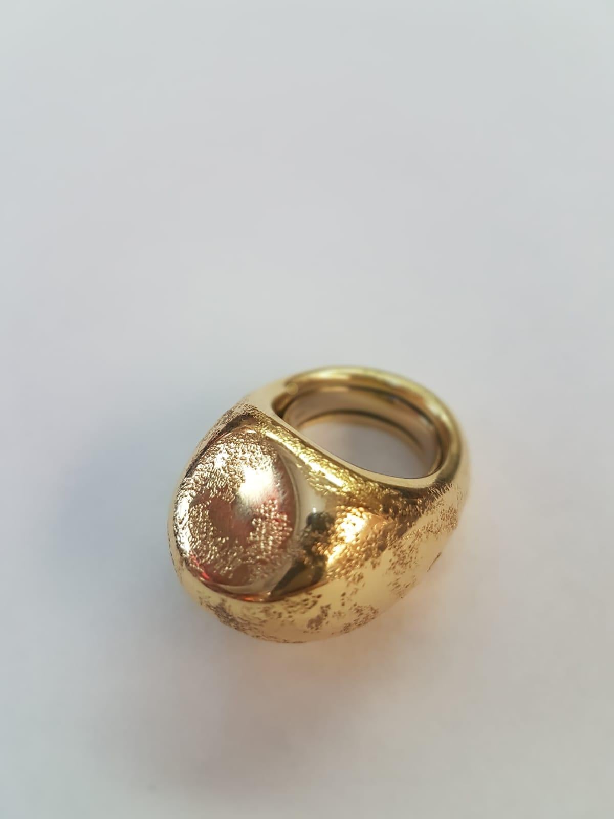 Contemporary Misani 18 Karat Yellow Gold Diamond Ring For Sale