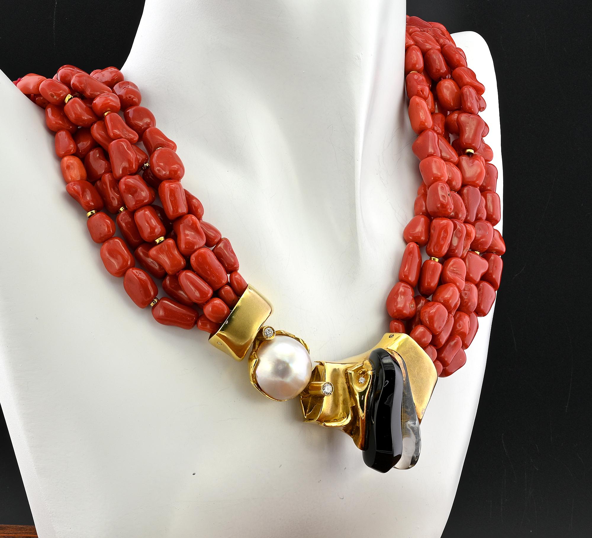 Perlina Collana Misani Milan Sardinia in corallo a più fili con diamanti e perle Onyx 18 KT in vendita