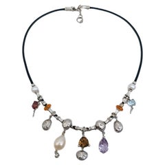 Misani necklace with leather and white gold.