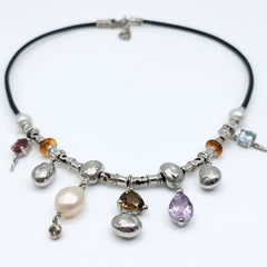 Misani necklace with leather and white gold.
