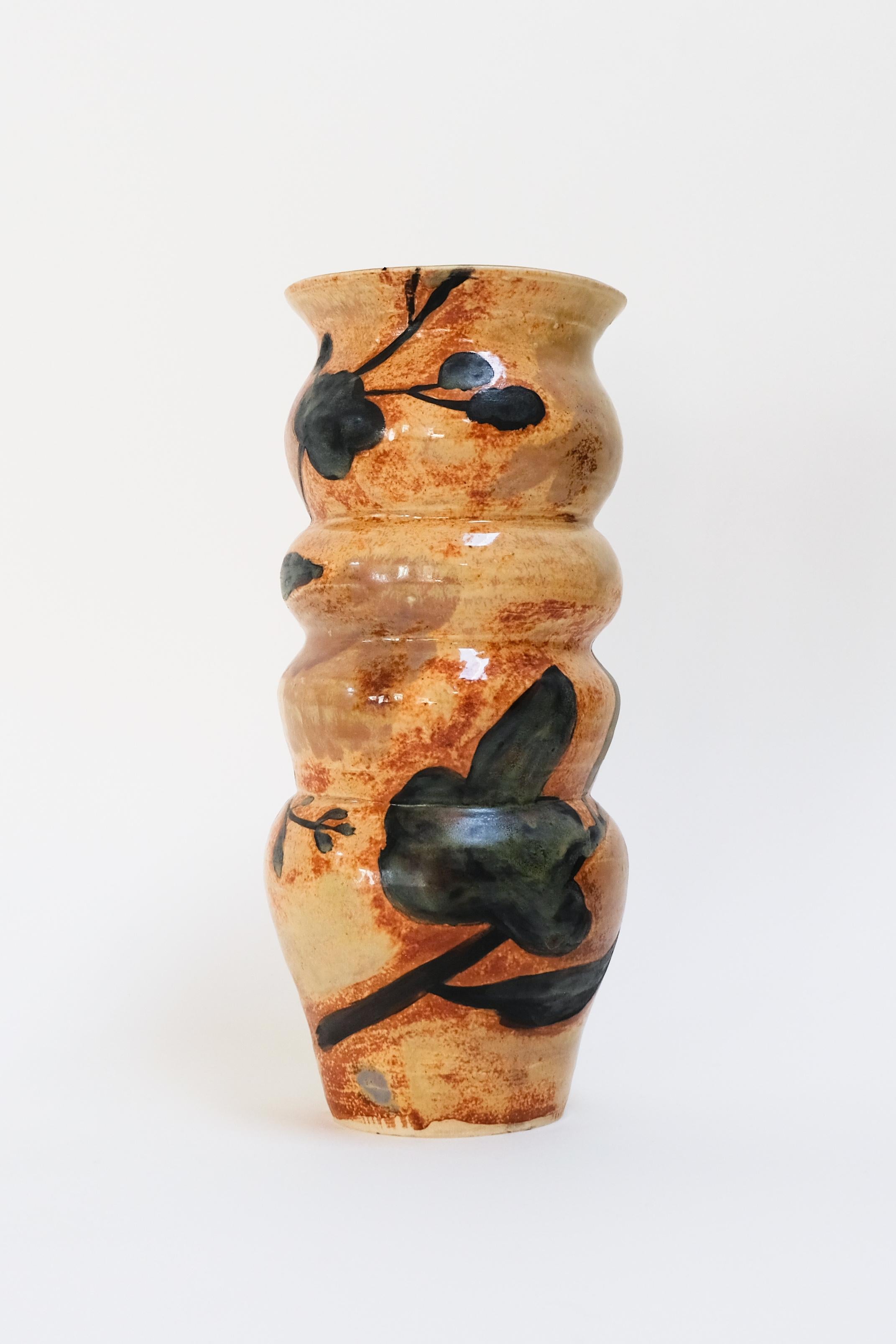 Searching for Berries - contemporary warm botanical ceramic vase, functional - Contemporary Sculpture by Misbah Ahmed