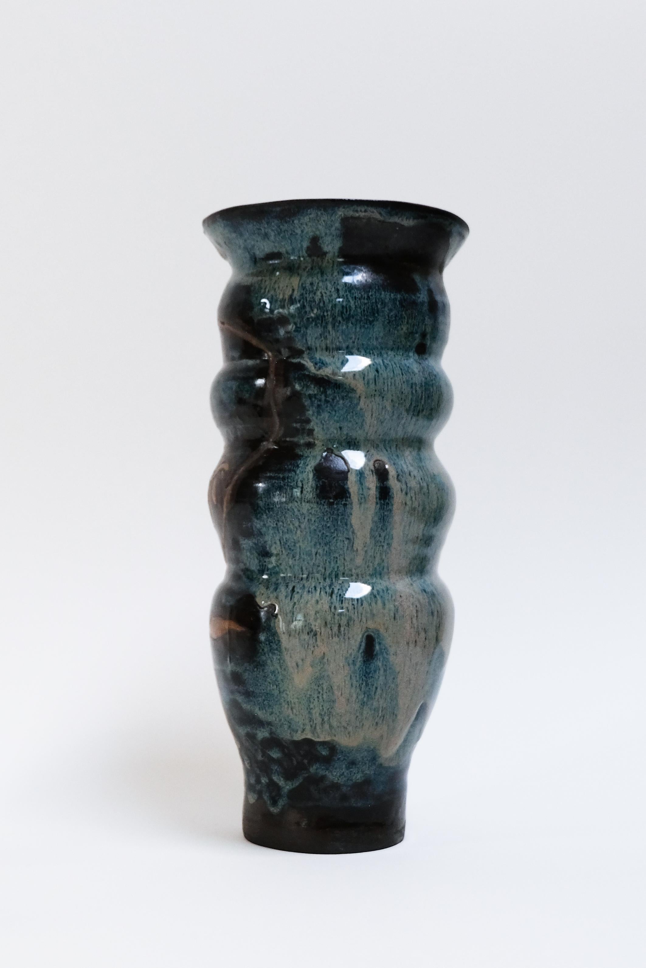 Wildflower by the river 2 - contemporary cool botanical ceramic vase, functional - Contemporary Sculpture by Misbah Ahmed