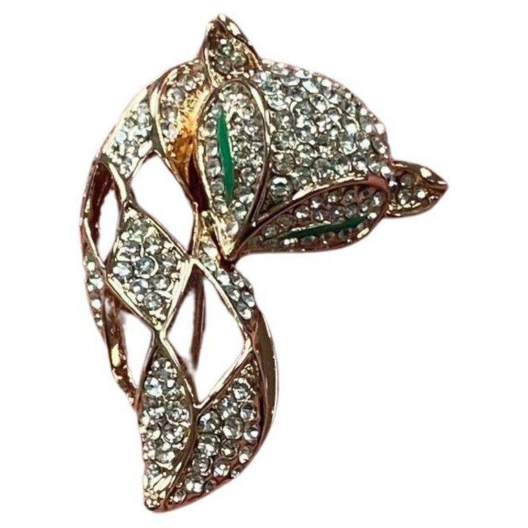 Einfach entzückend! Schöne Whimsical Crystal Sly Fox Vintage Brosche Pin. Verkrustet mit funkelnden Kristallen. Goldfarbene Halterung. Sehr detailliert, mit 3D-Effekt. Perfekter, neuwertiger Zustand. Mehr Schönes in Echtzeit! Ein Stück, das Sie