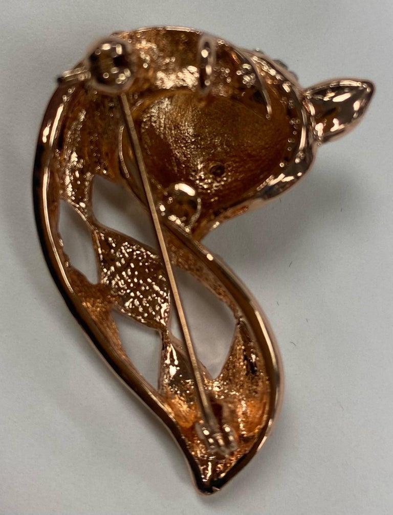 Mischievous Sly Fox Goldene funkelnde Kristall Brosche Pin Anhänger (Rundschliff) im Angebot
