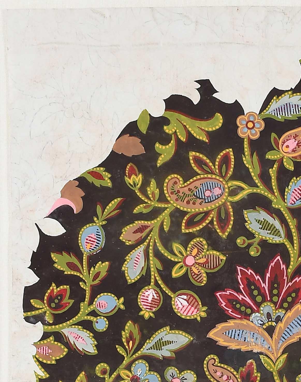 Une mise en carte peinte à la main. C'est le modèle utilisé pour créer un textile tissé. Le motif présente un ensemble coloré de fleurs roses et bleues sur des lianes vertes et jaunes qui défilent. Le motif peut être vu tracé au crayon à l'extérieur