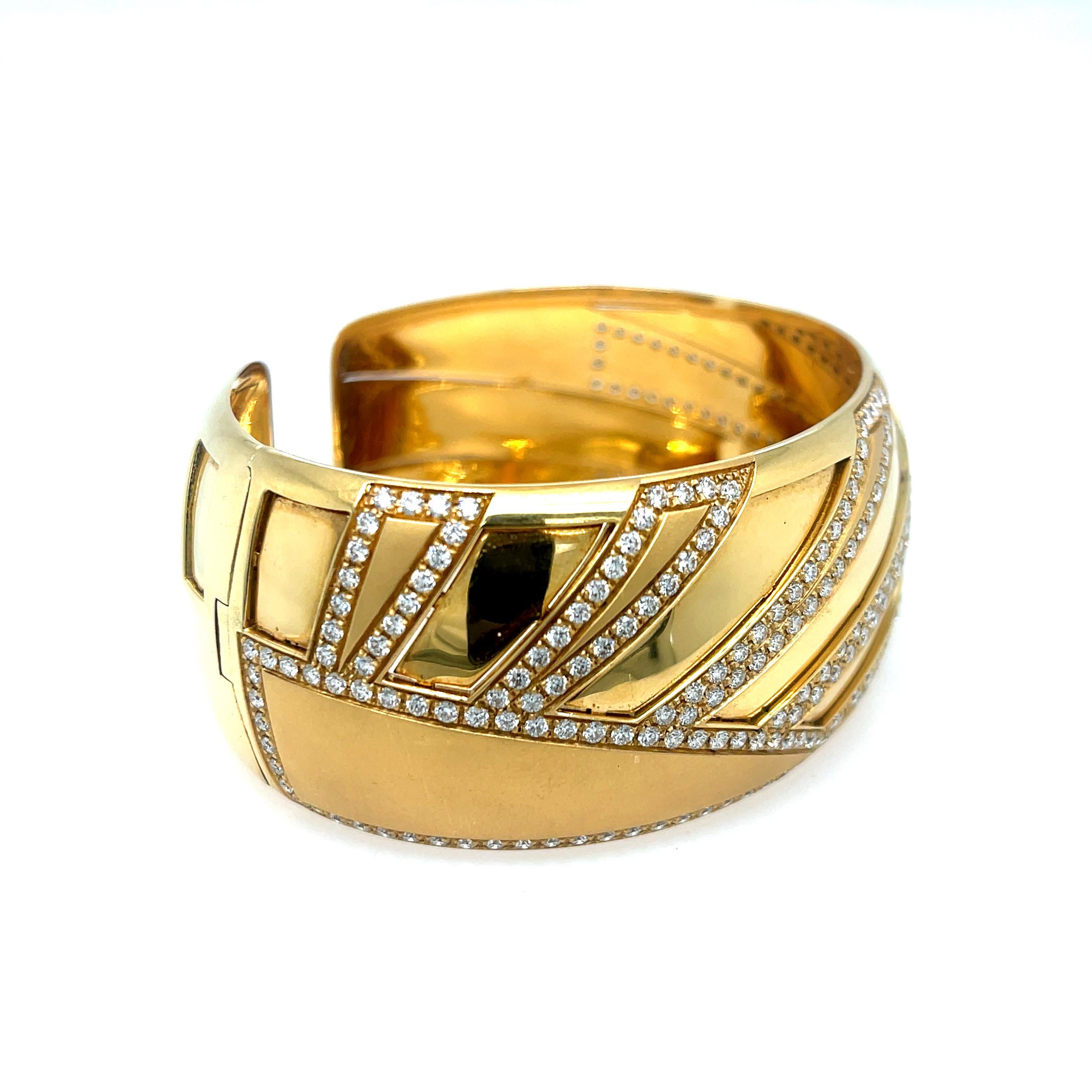 Moderne Miseno - Manchette large en or jaune et diamants en vente