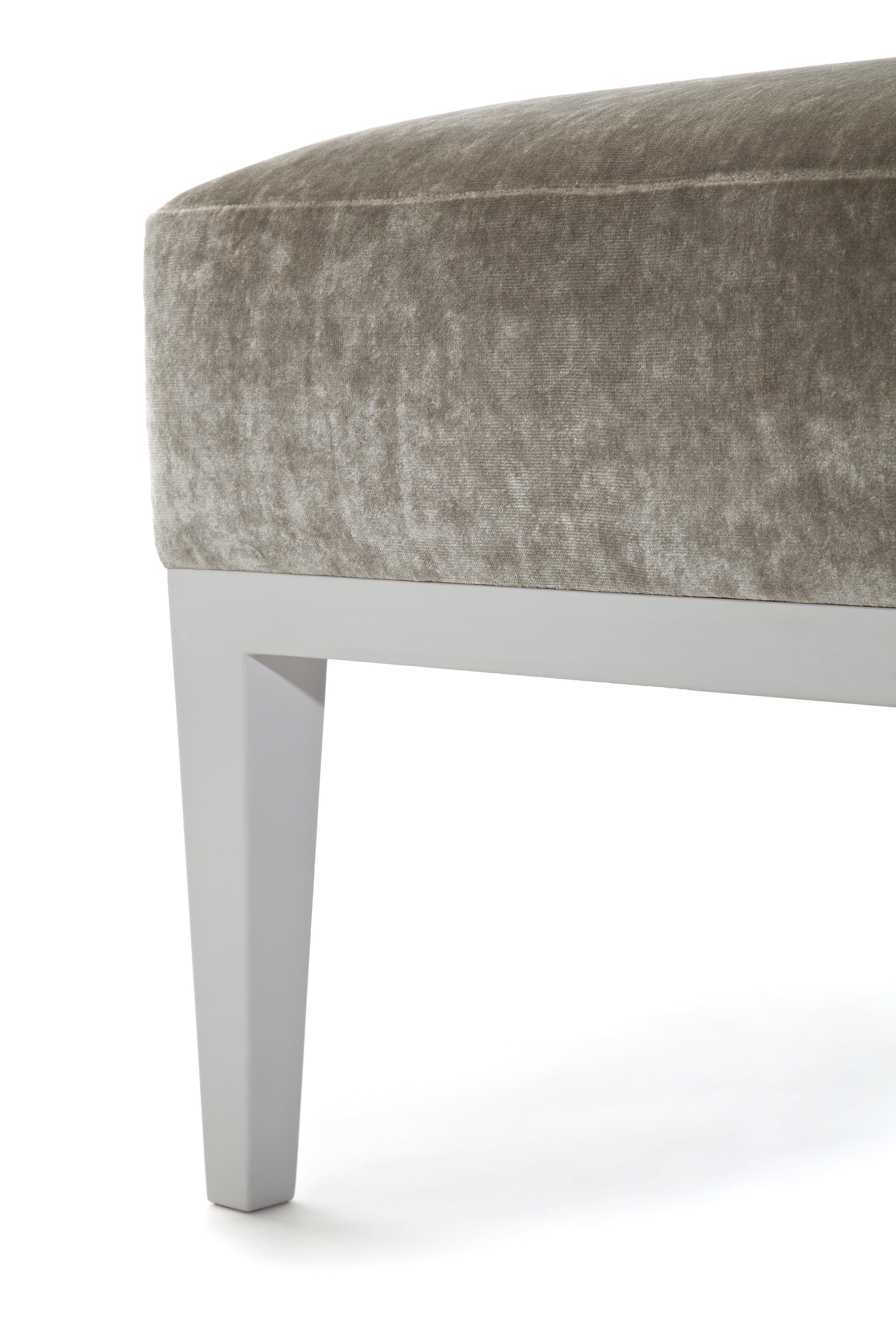 Misha-Stühle, Lack und Samt, maßgefertigt in den passenden BM-Farben Schwarz, Weiß, Taupe (Polster) im Angebot