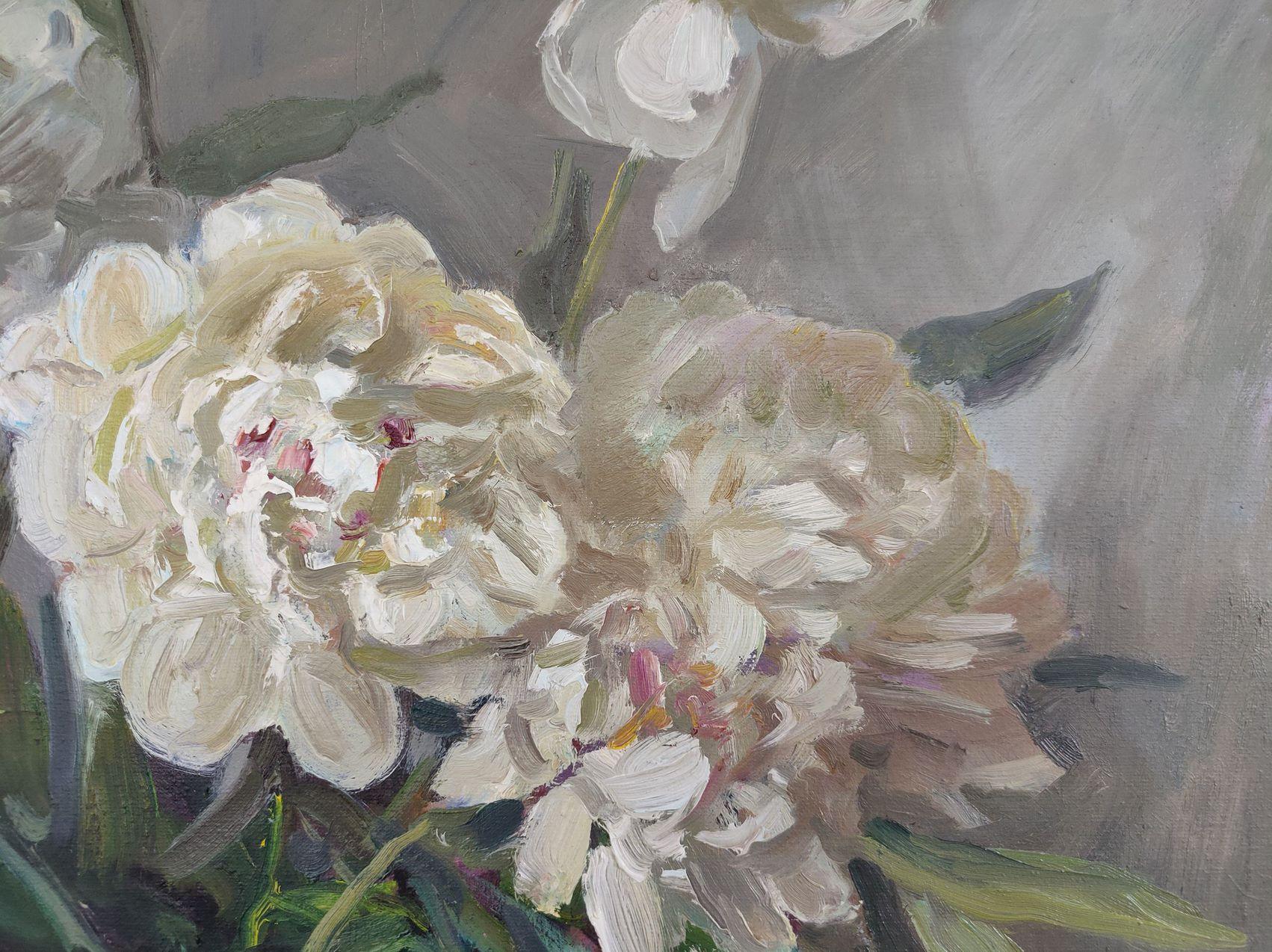 Peonías blancas sobre fondo plateado, Flor Cuadro al óleo original listo para colgar en venta 1
