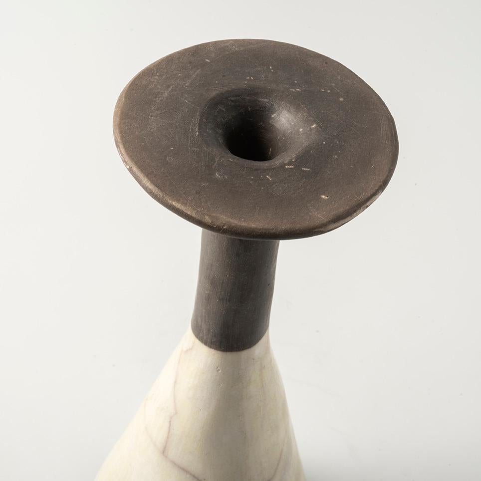 Italian MISIA Vase sculpture en céramique raku nue - Design Nino Basso - Pièce unique en vente