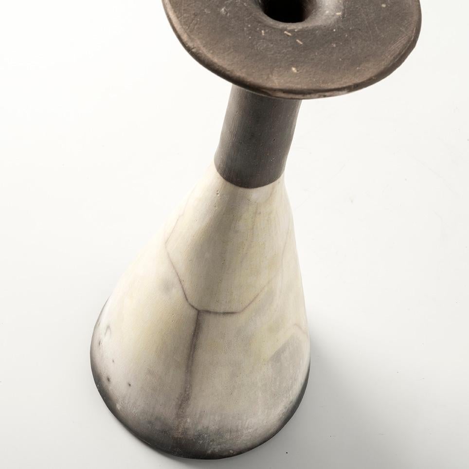 Fait main MISIA Vase sculpture en céramique raku nue - Design Nino Basso - Pièce unique en vente